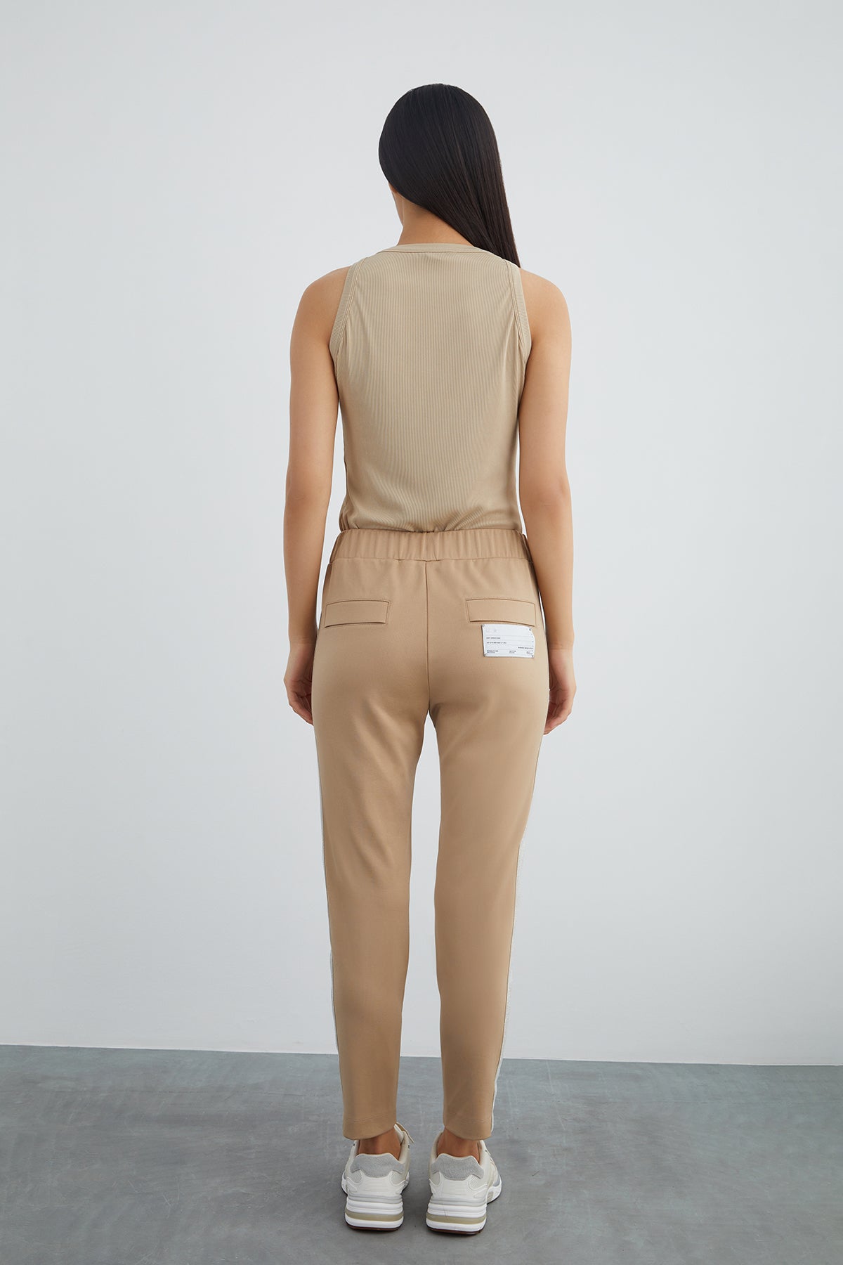 Arka Beden Etiket Detaylı Yanları Sim Şeritli Bej Eşofman Altı