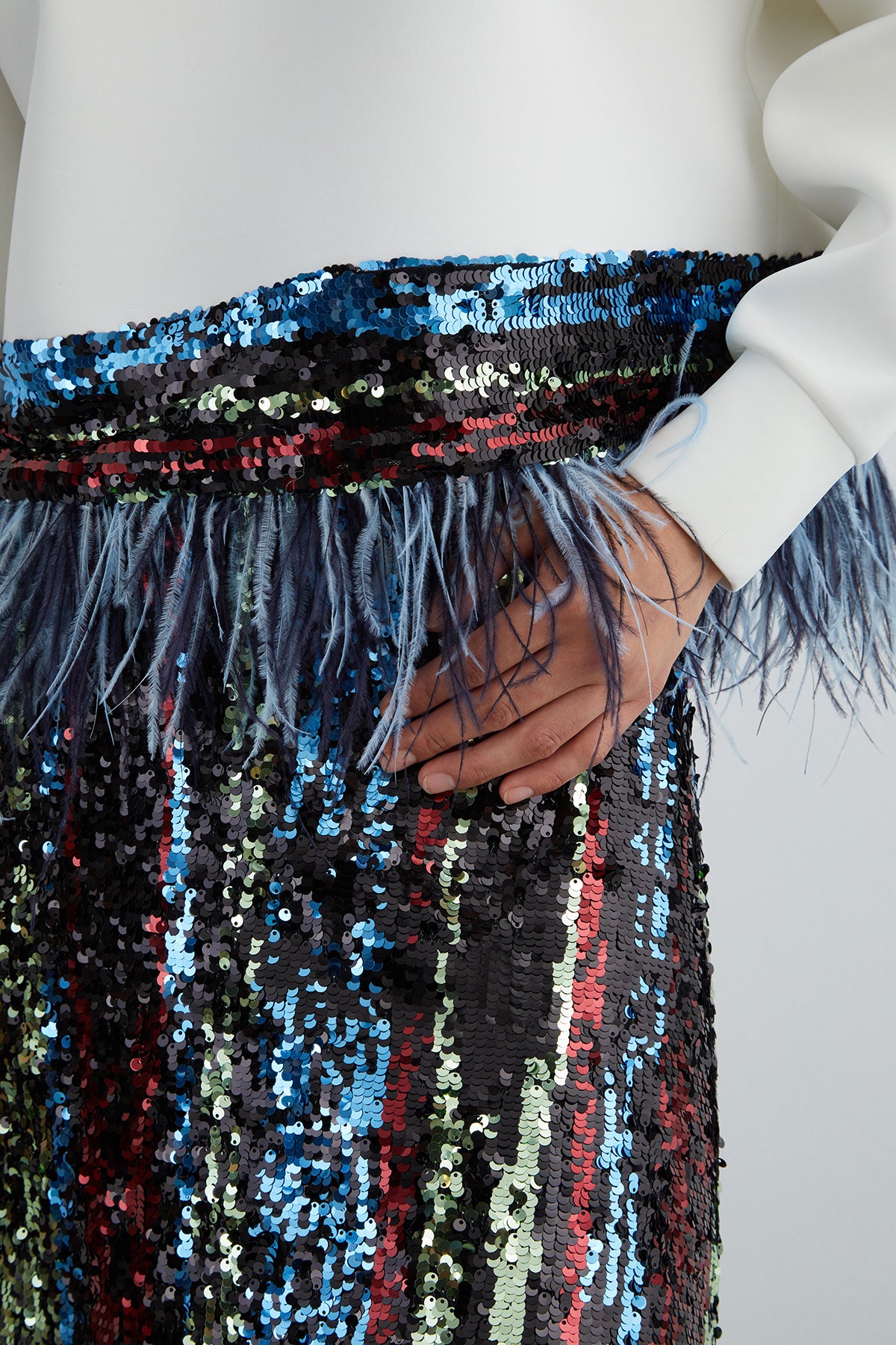 Etek Ucu Tüy Detaylı Pul Payet Garnili Yakası İşlemeli Sweatshirt