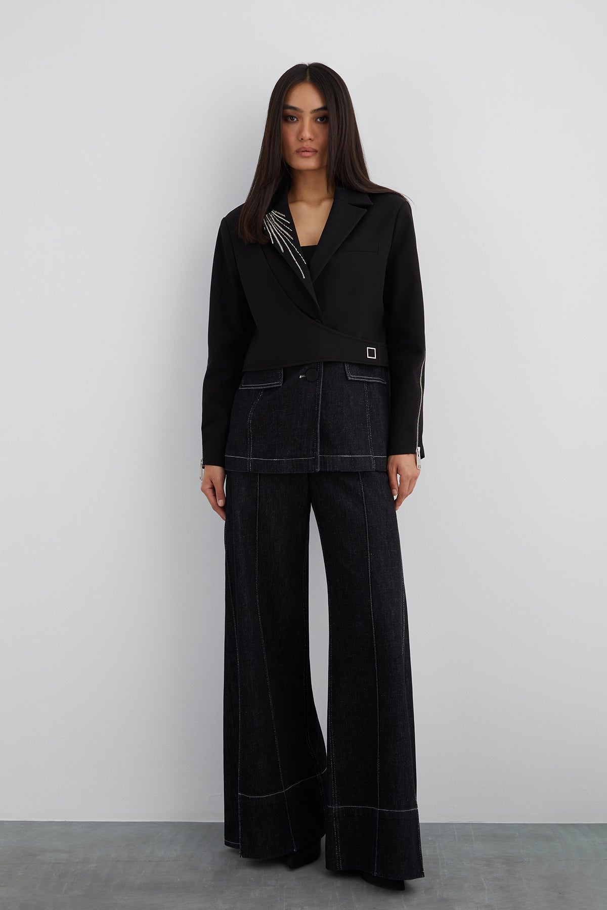 Yakası İşleme Detaylı Alt Beden Jean Garnili Üst Parça Çıtçıt Kapama Ceket