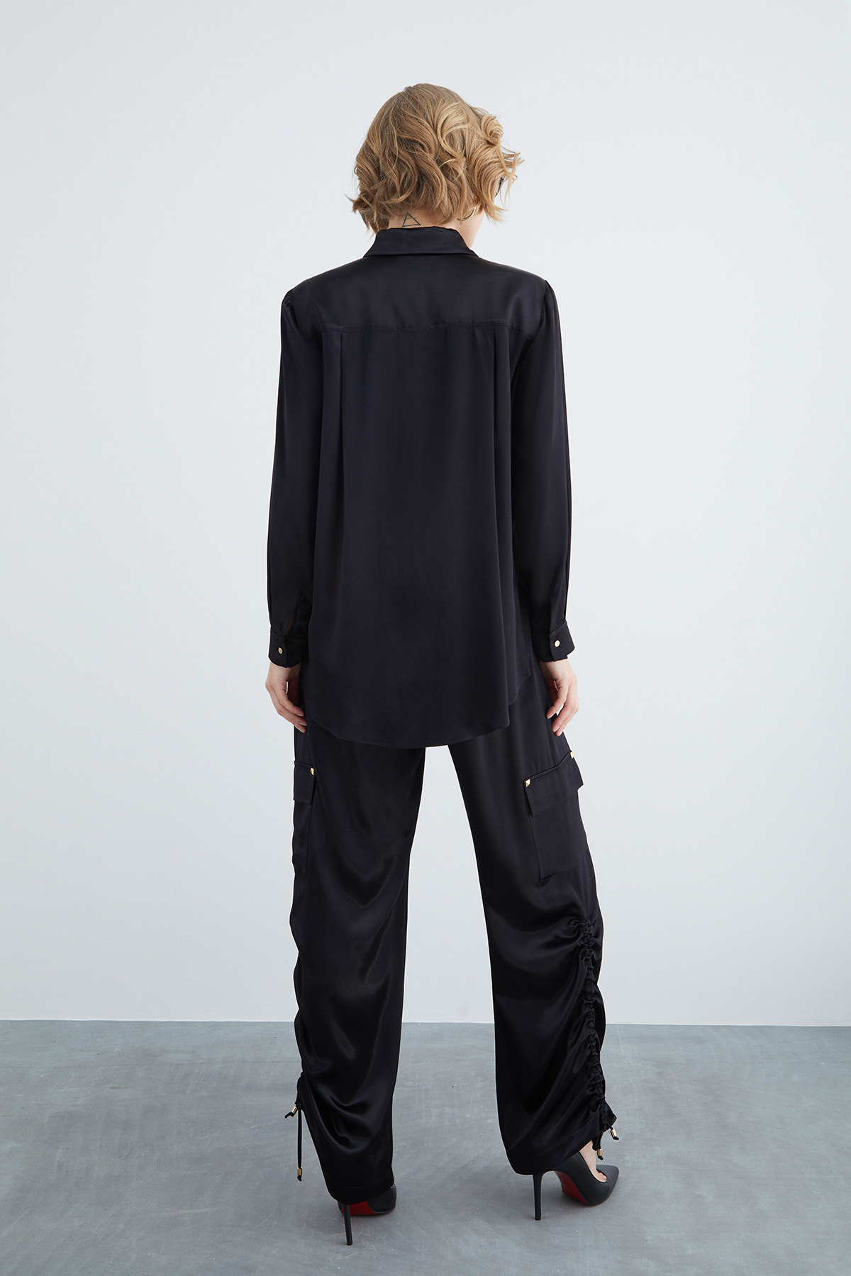 Gömlek Ve Kargo Pantolonlu Parlak Kadın Saten Takım