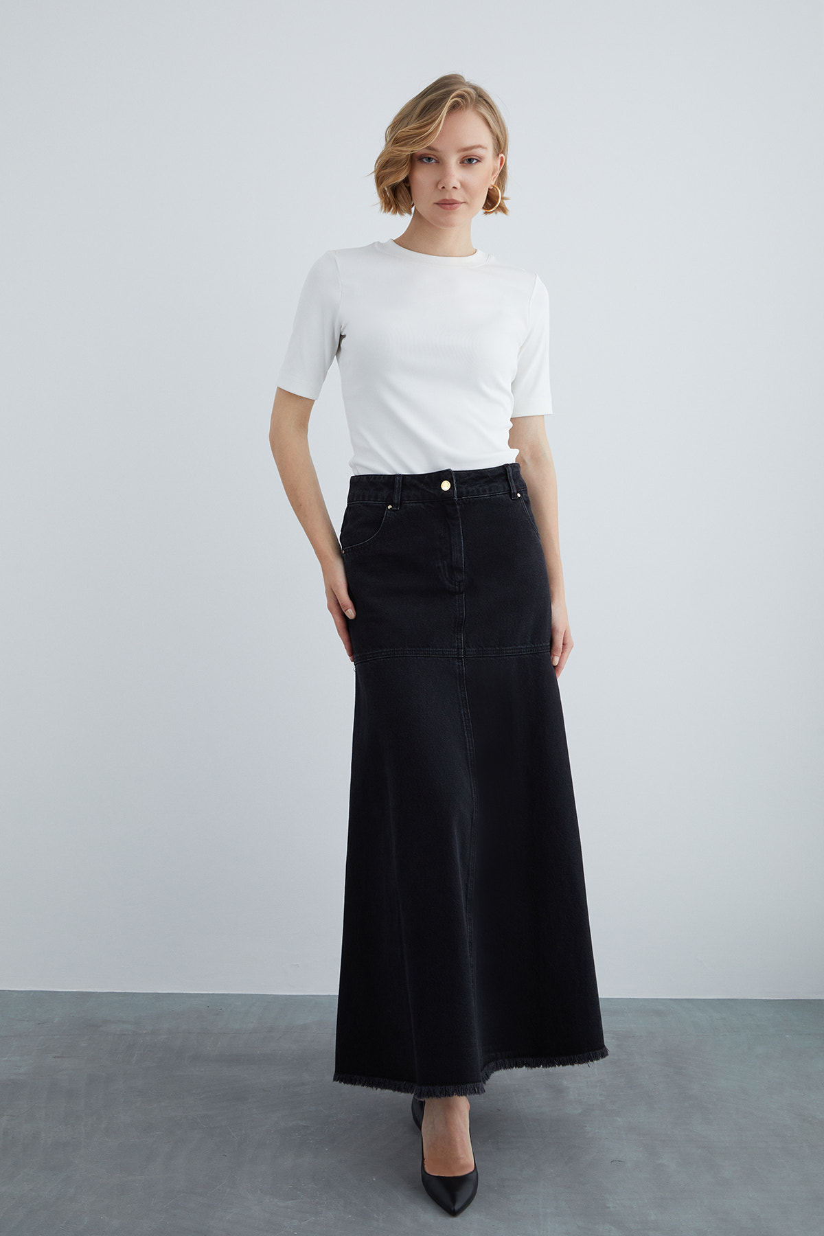 Üçgen Cepli Bilek Boy Kot Etek