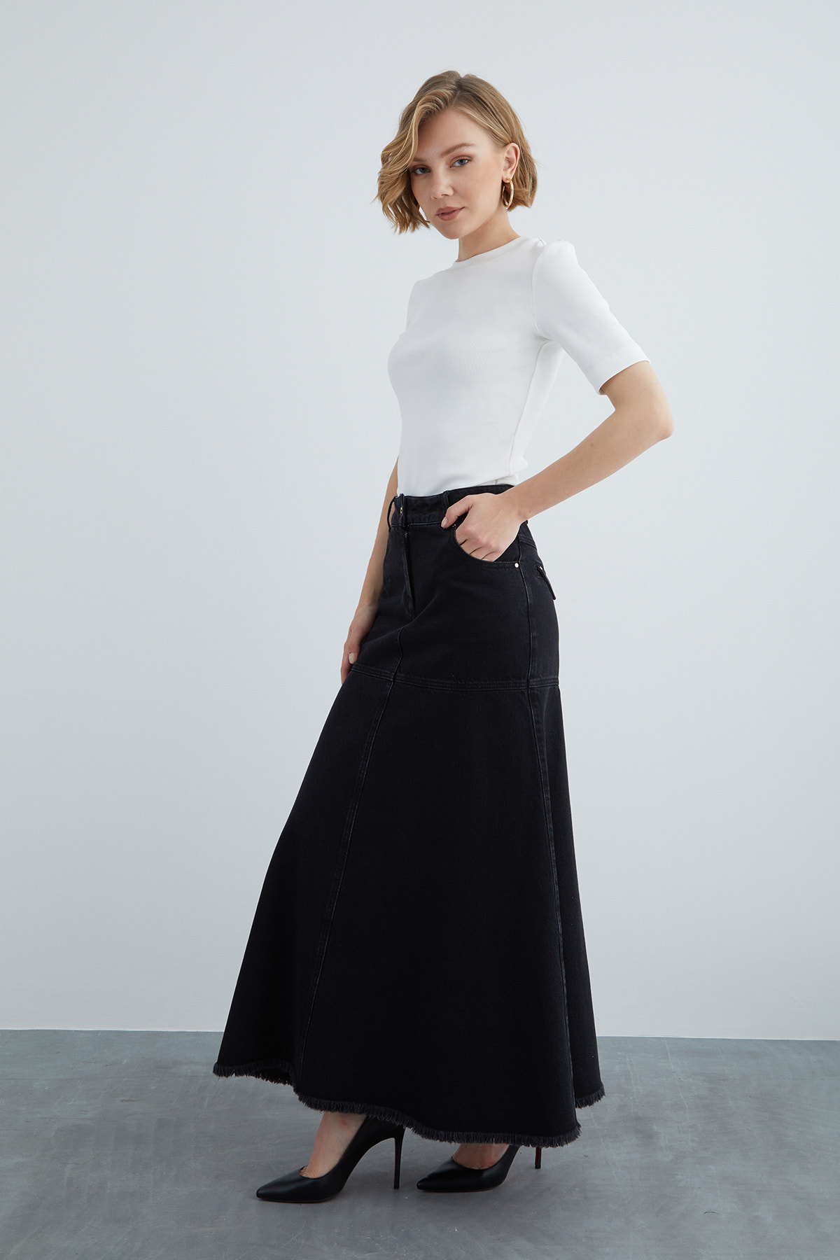 Üçgen Cepli Bilek Boy Kot Etek