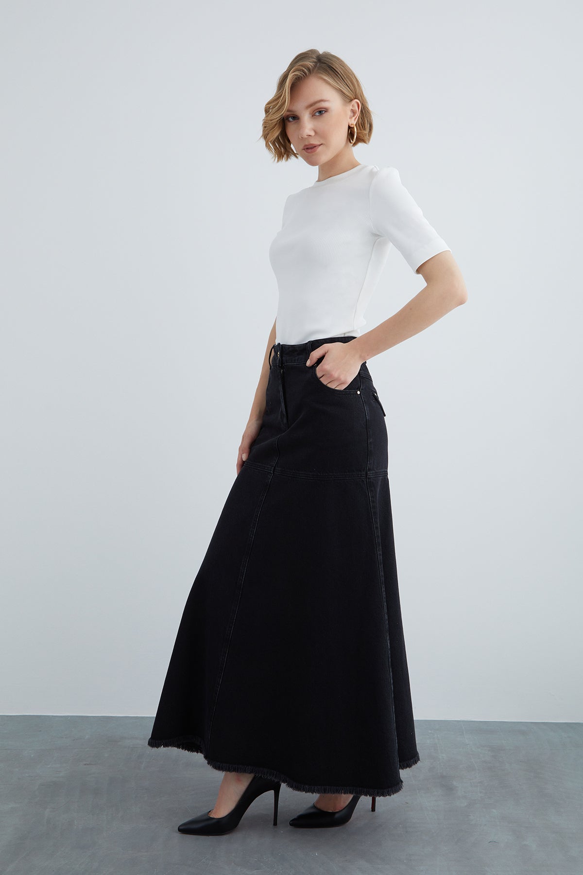 Üçgen Cepli Bilek Boy Kot Etek