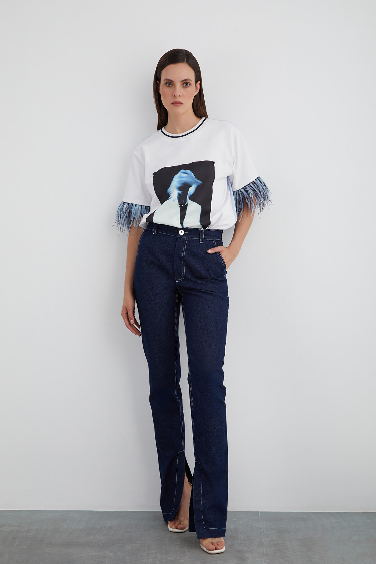 Arka Cep Nakış Detaylı İç Paça Yırtmaçlı Jean Pantolon