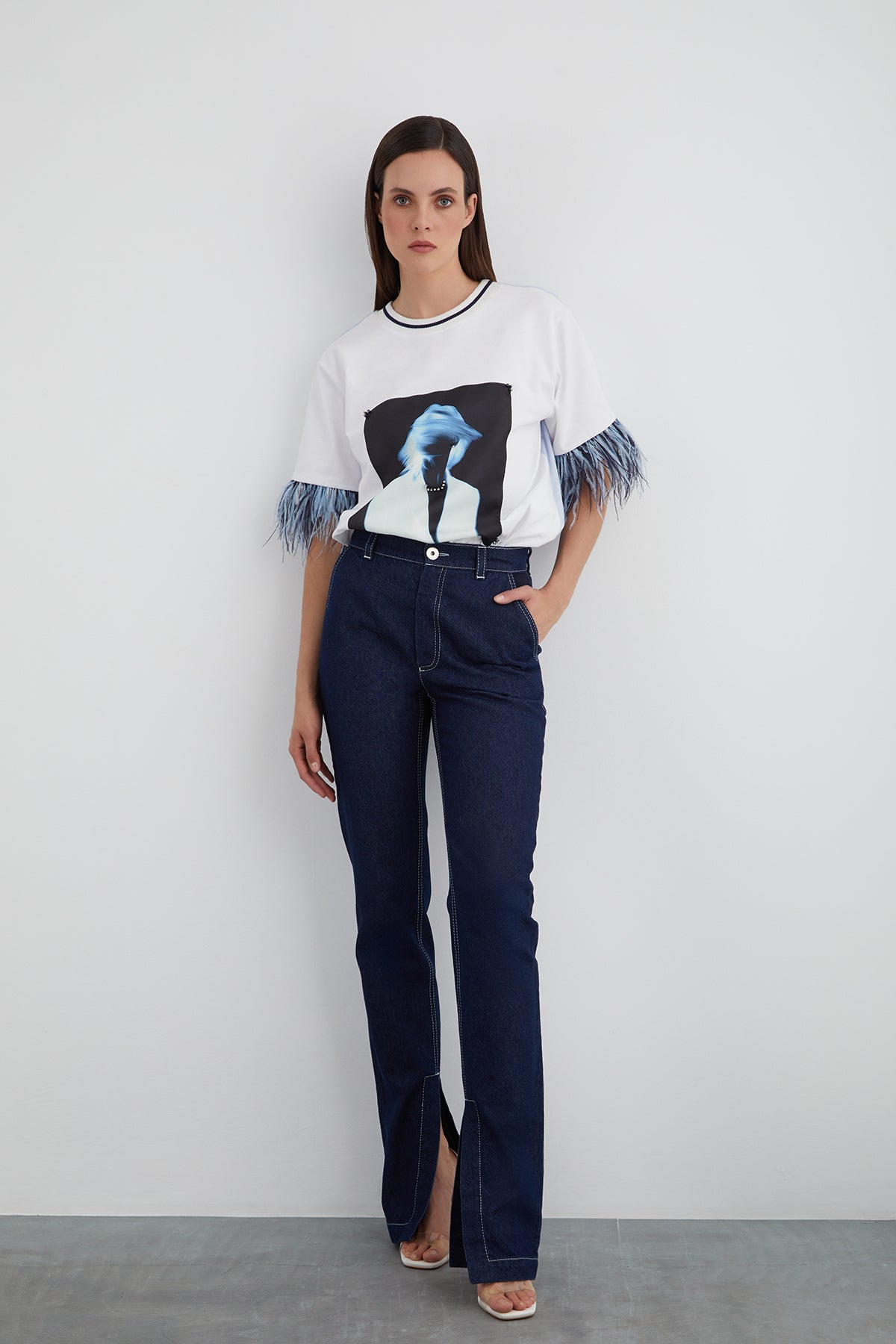 Arka Cep Nakış Detaylı İç Paça Yırtmaçlı Jean Pantolon