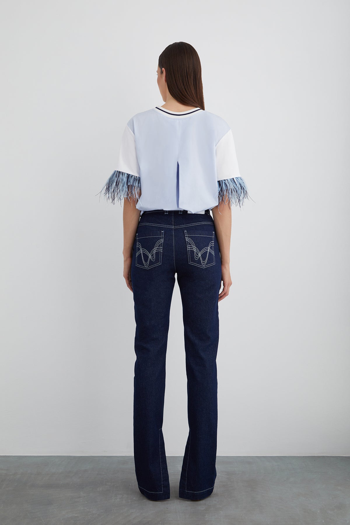 Arka Cep Nakış Detaylı İç Paça Yırtmaçlı Jean Pantolon