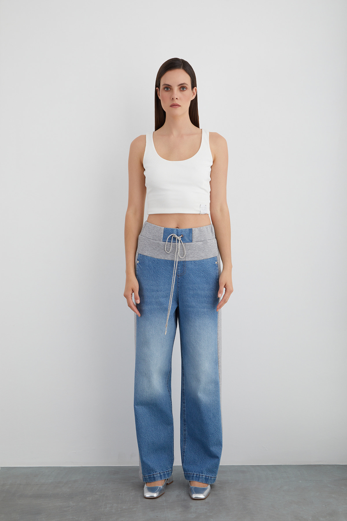 Taşlı Kordon Ve Etiket Detaylı Jean Garnili Şık Pantolon