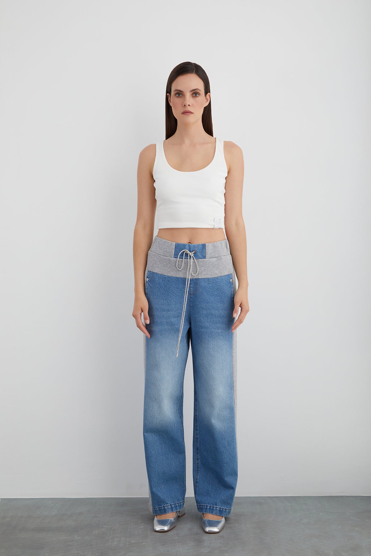 Taşlı Kordon Ve Etiket Detaylı Jean Garnili Şık Pantolon