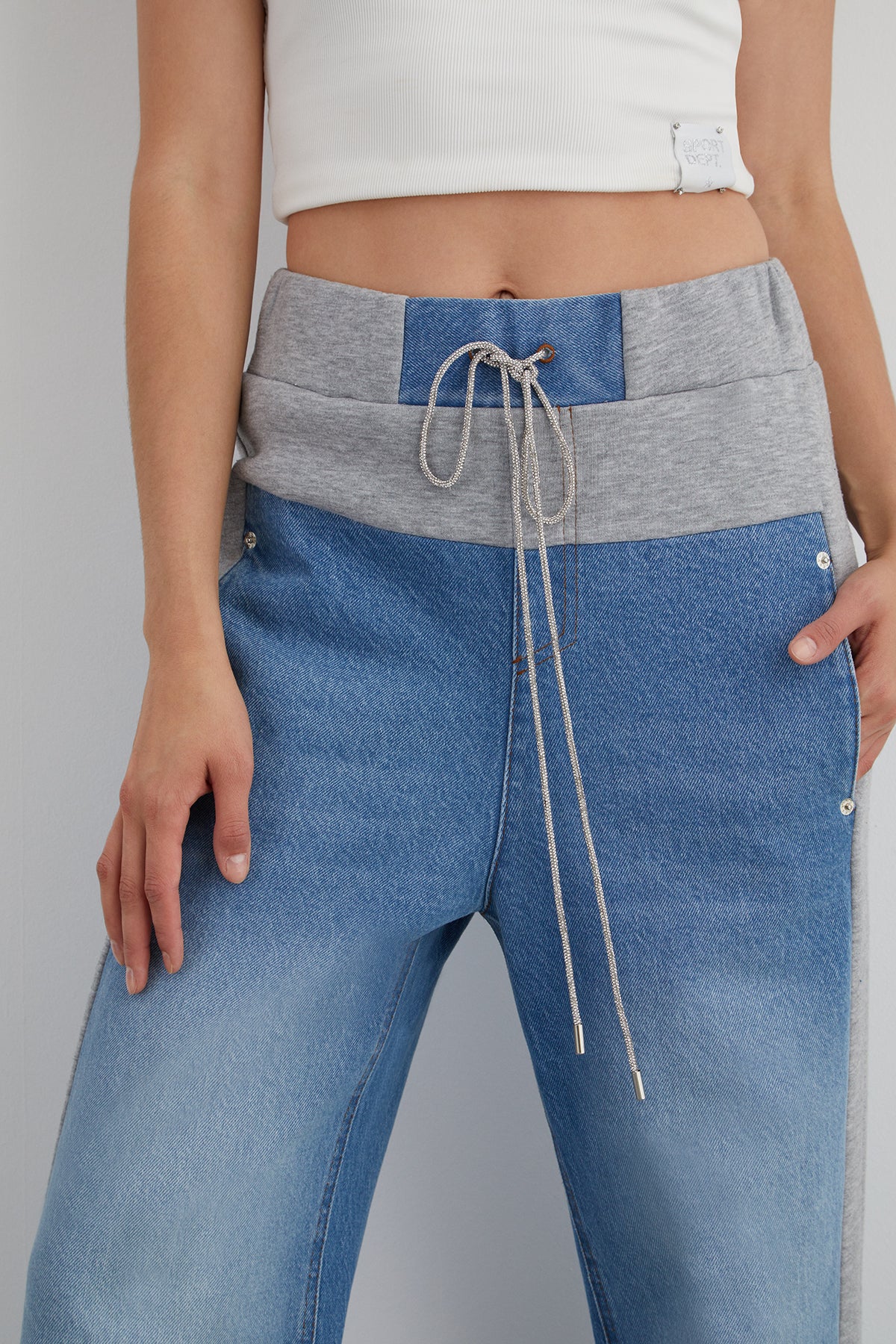 Taşlı Kordon Ve Etiket Detaylı Jean Garnili Şık Pantolon