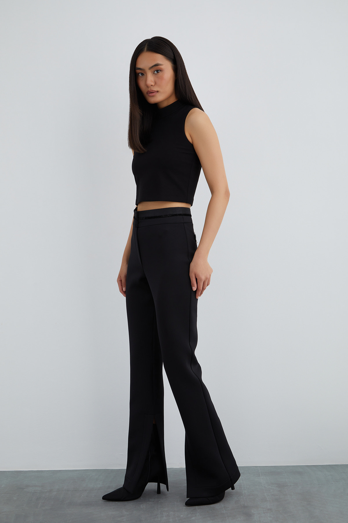 Sim Şerit Detay İç Paça Yırtmaçlı Flare Eşofman