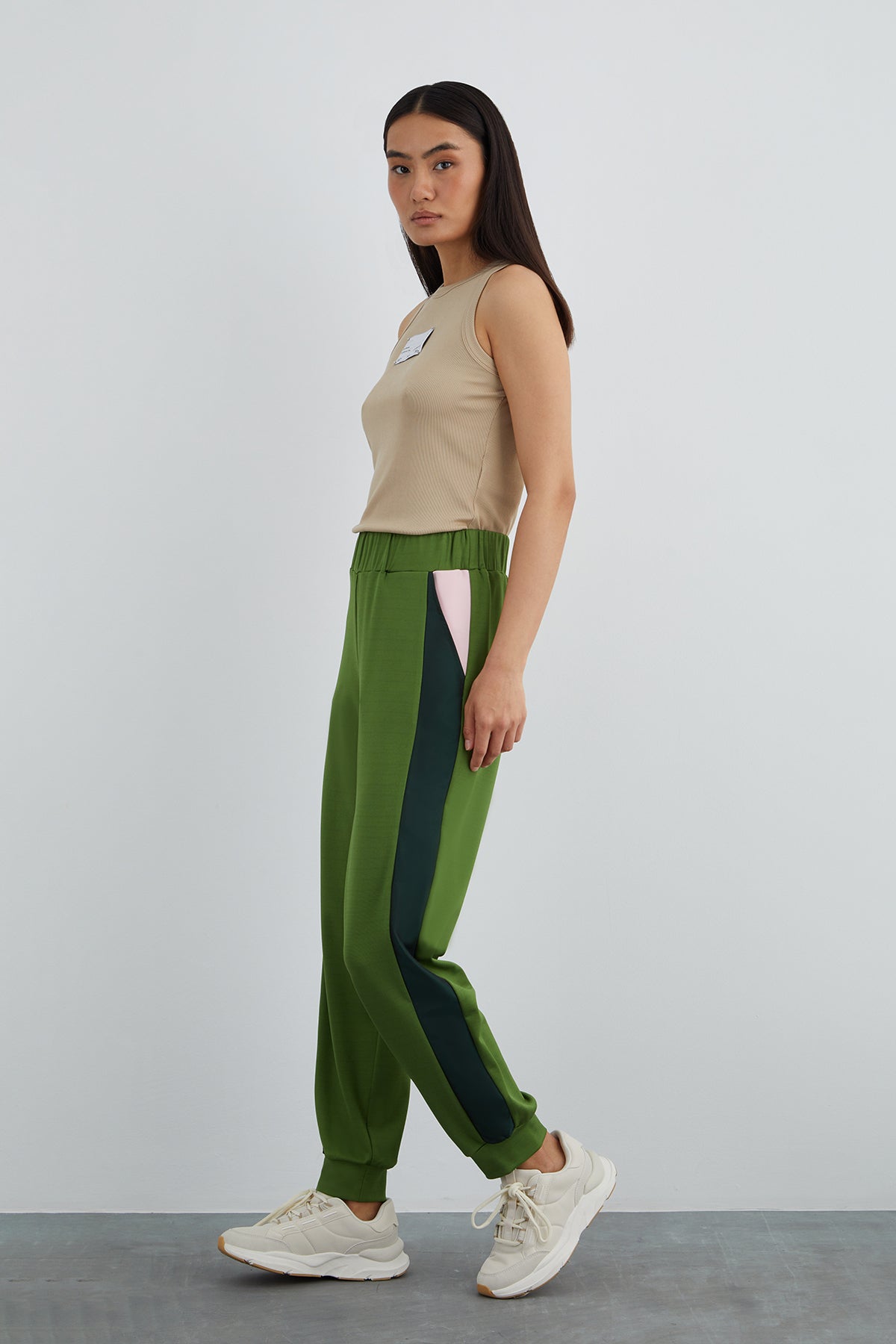 Beli Lastikli Yanları Şerit Detaylı Eşofman Altı