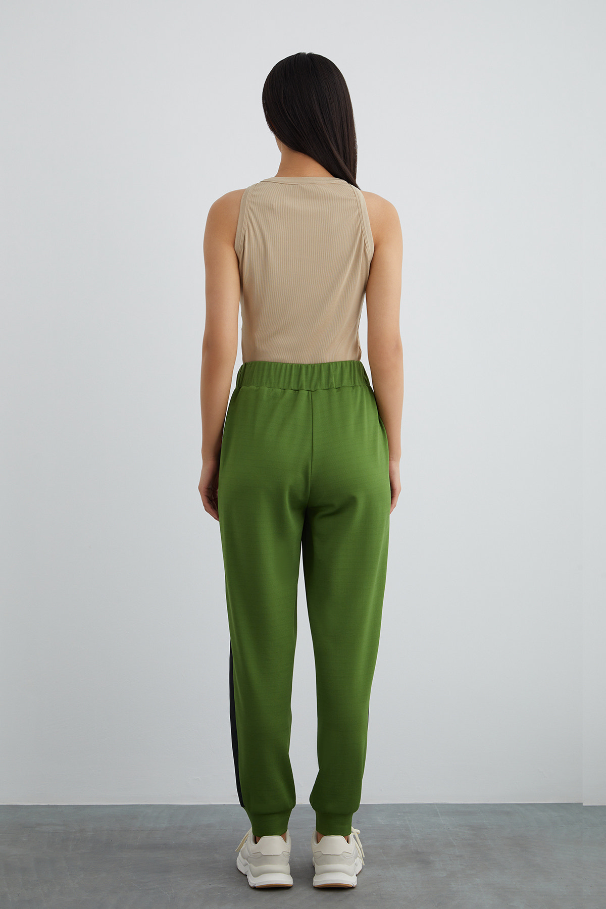 Beli Lastikli Yanları Şerit Detaylı Eşofman Altı