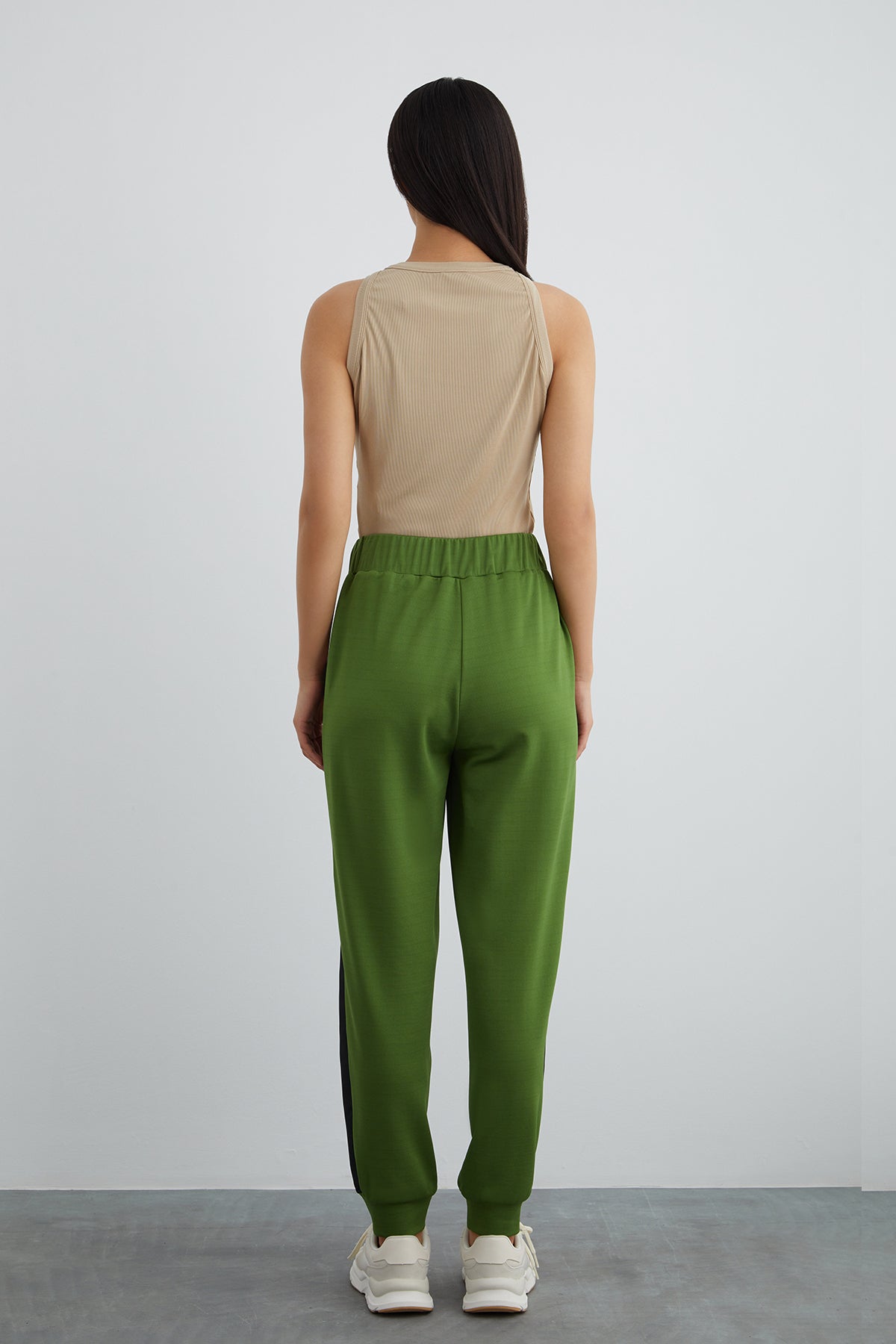 Beli Lastikli Yanları Şerit Detaylı Pantolon