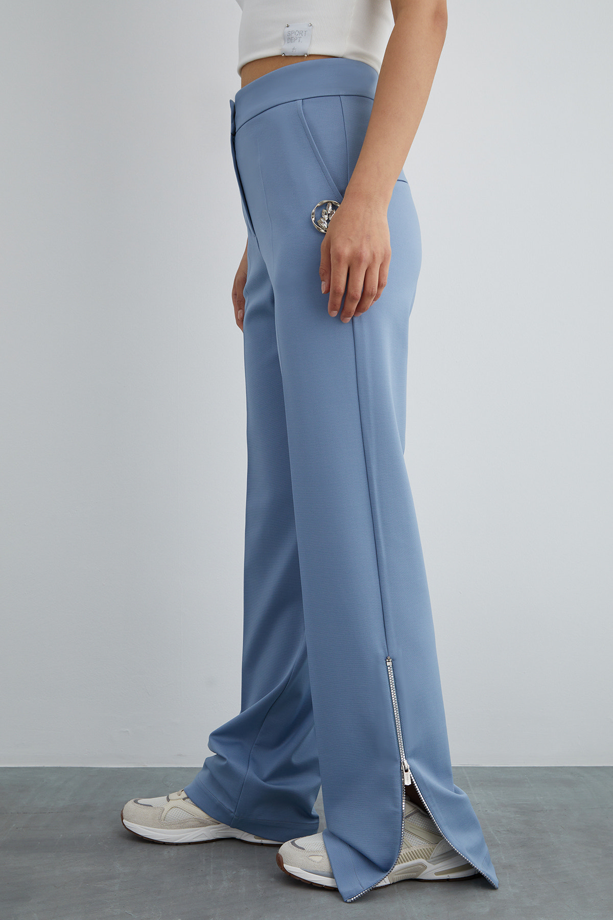 Taşlı Aksesuar Detaylı Dış Paça Fermuarlı Pantolon