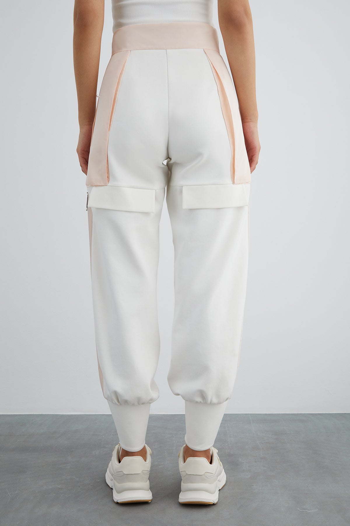 Manşet Fermuar Detaylı Geniş Cep Eşofman Altı