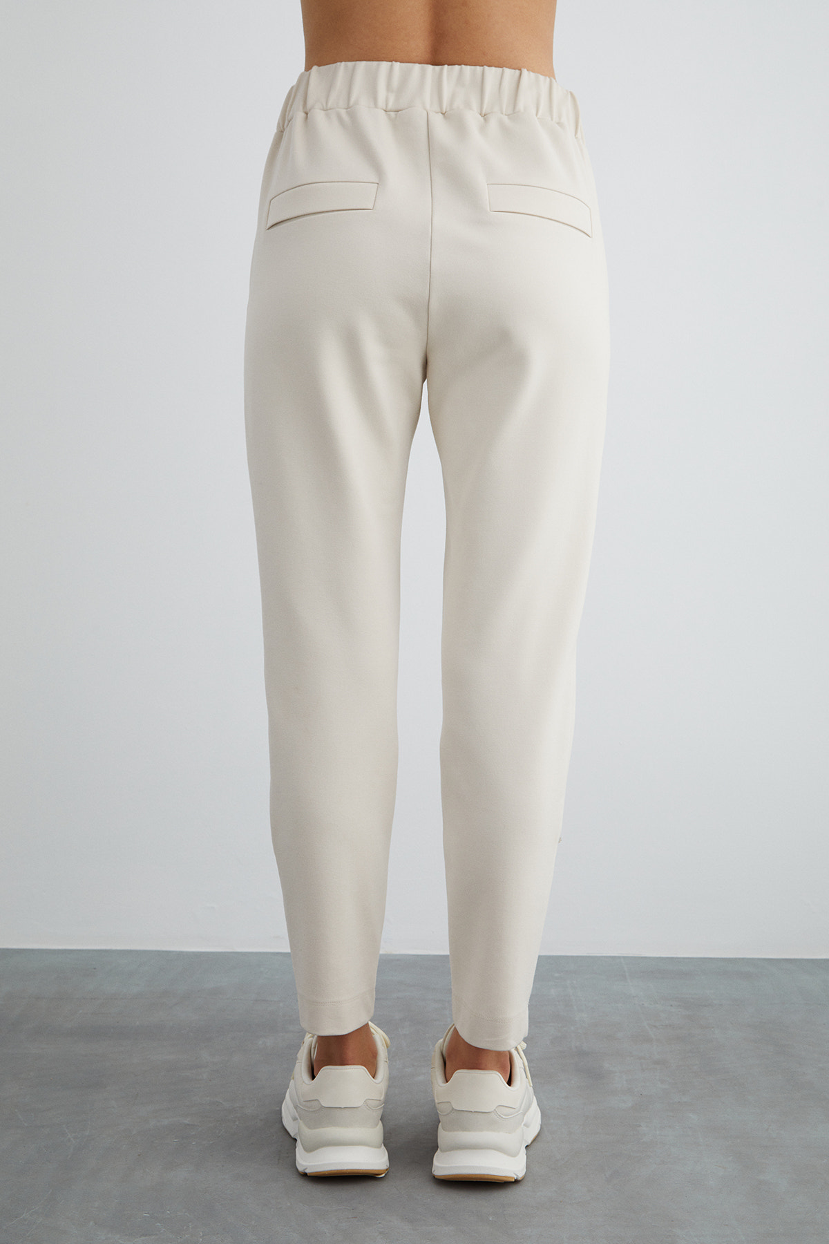 Arka Beli Lastikli Bağ Ucu Taşlı Eşofman Altı