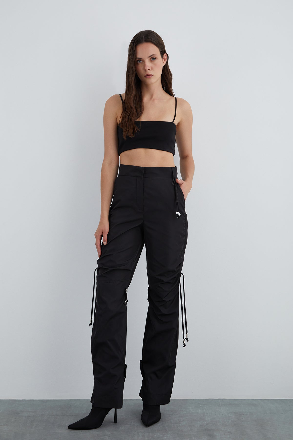 Paçası Ayarlanabilir Bantlı Çıtçıt Detaylı Pantolon