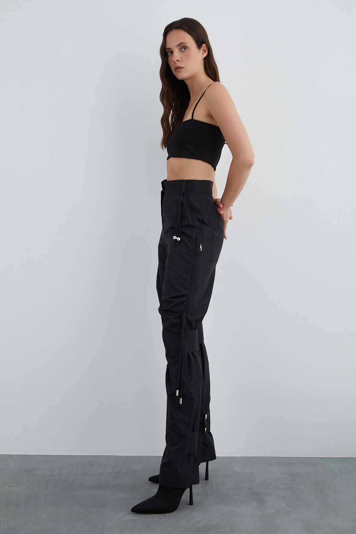 Paçası Ayarlanabilir Bantlı Çıtçıt Detaylı Pantolon