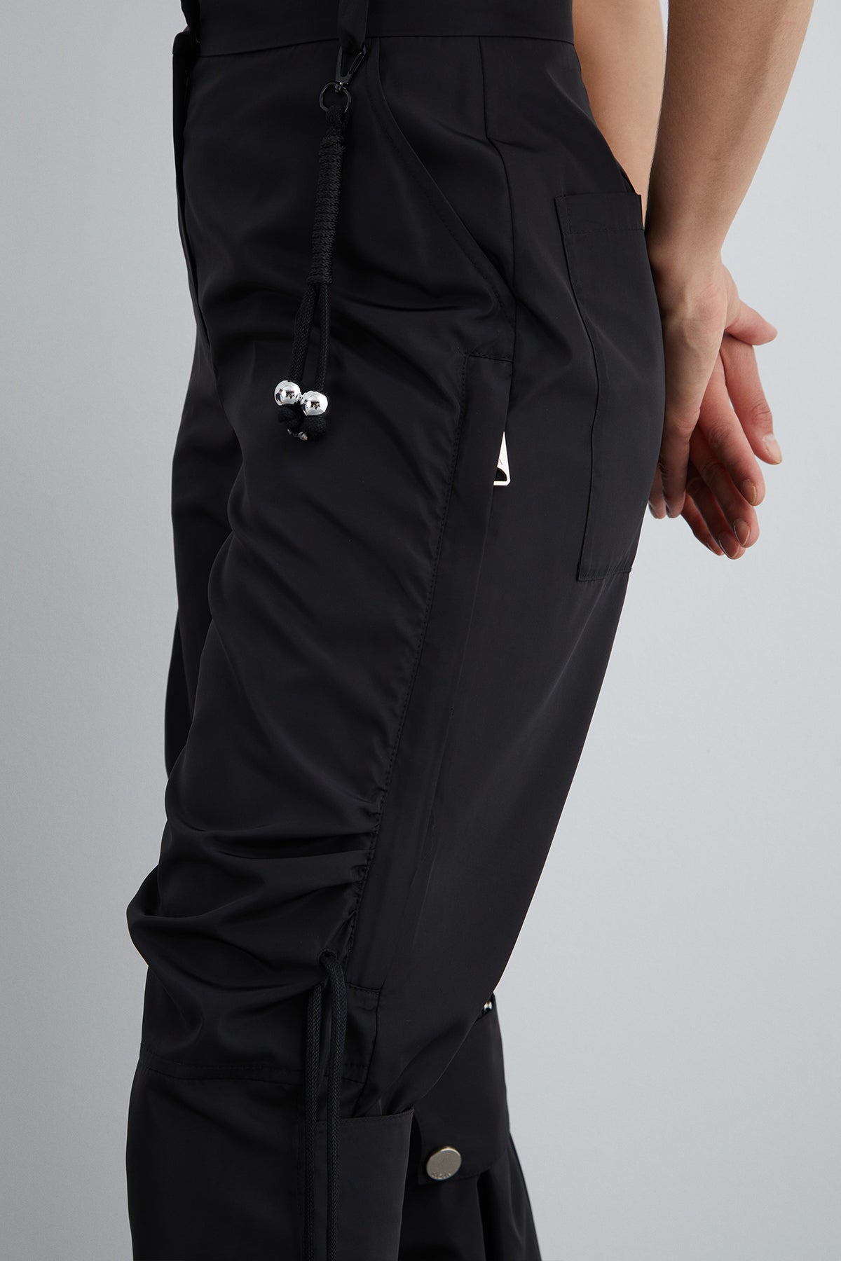 Paçası Ayarlanabilir Bantlı Çıtçıt Detaylı Pantolon