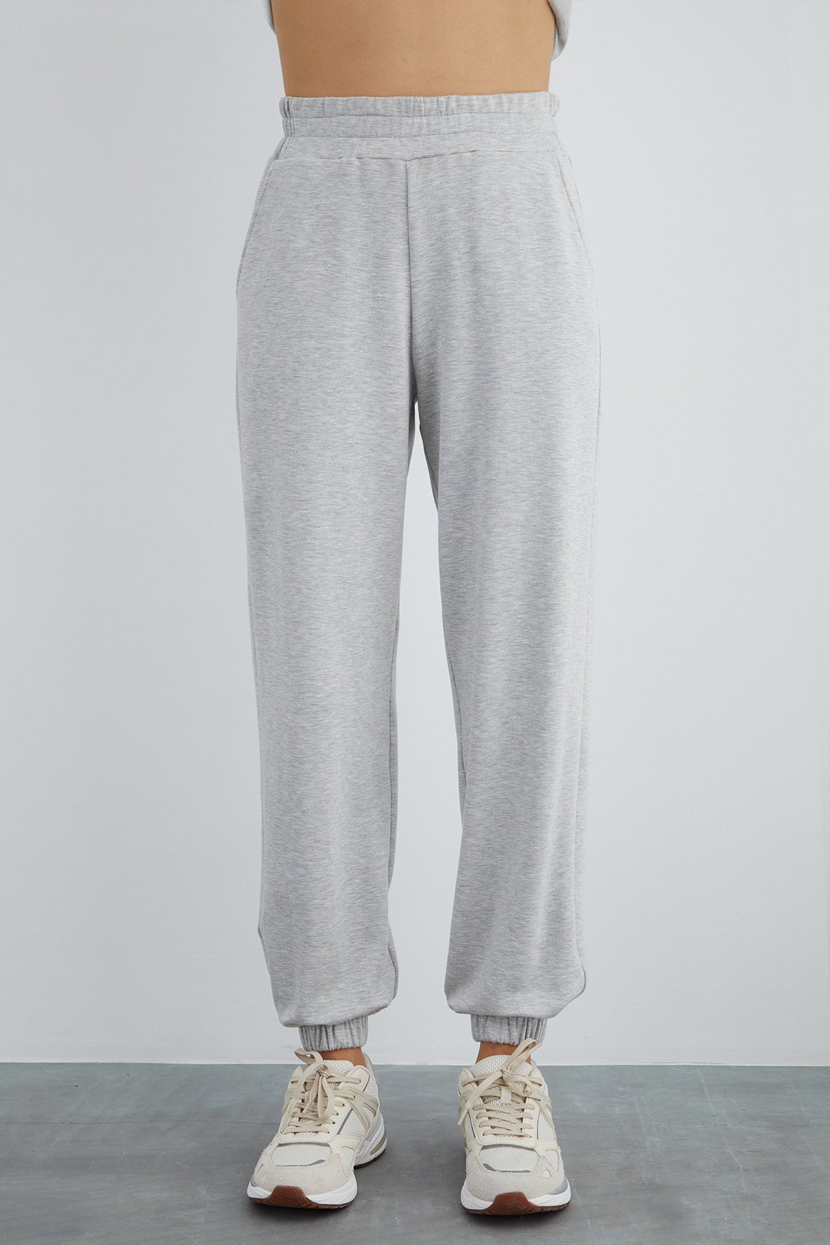 Paçası Lastikli Etiket Detaylı Eşofman