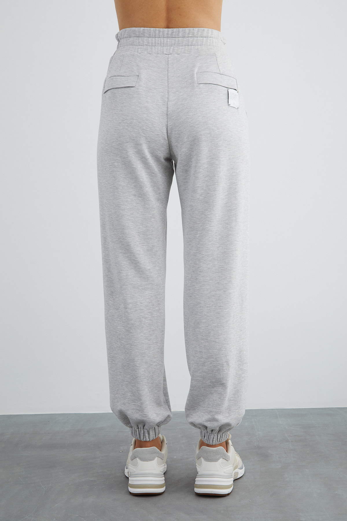 Paçası Lastikli Etiket Detaylı Eşofman Altı