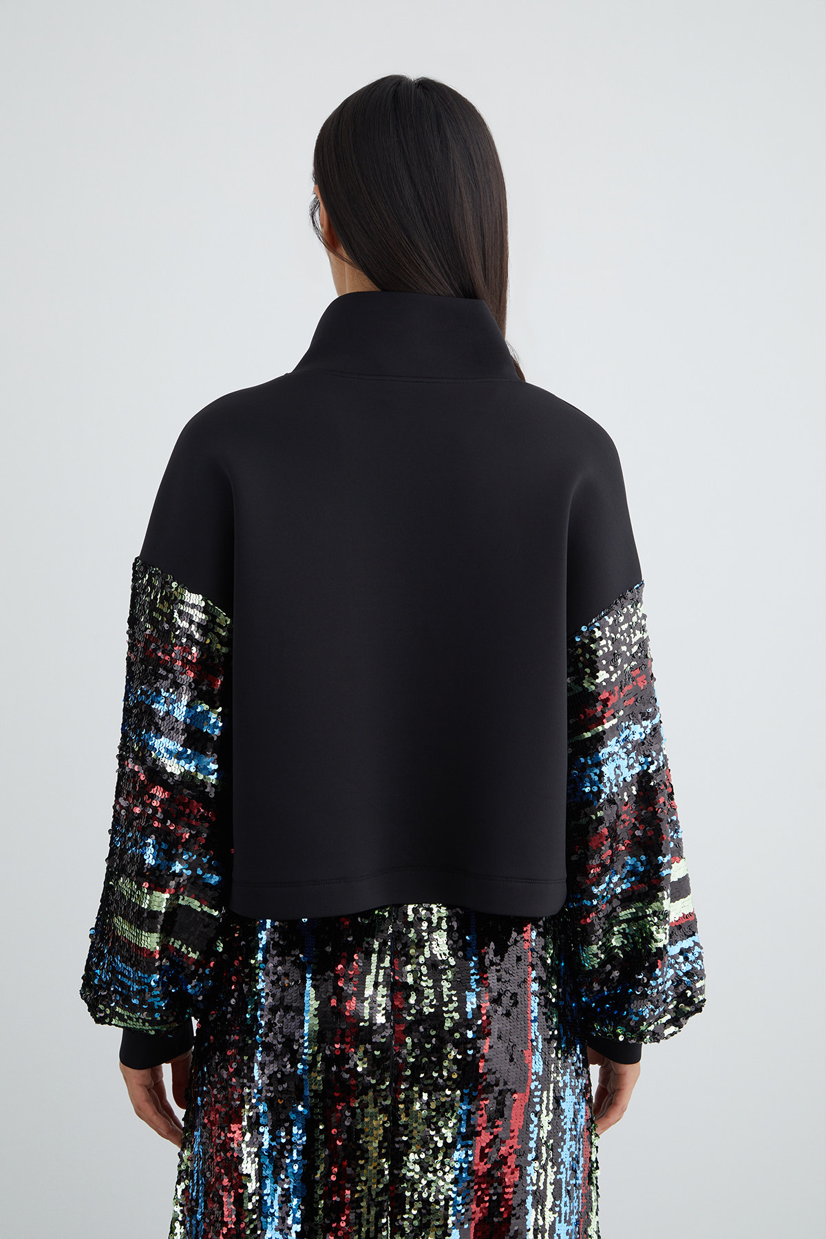 Ön Beden Özel Pano Desenli Pul Payet Kol Detaylı Dik Yaka Sweatshirt