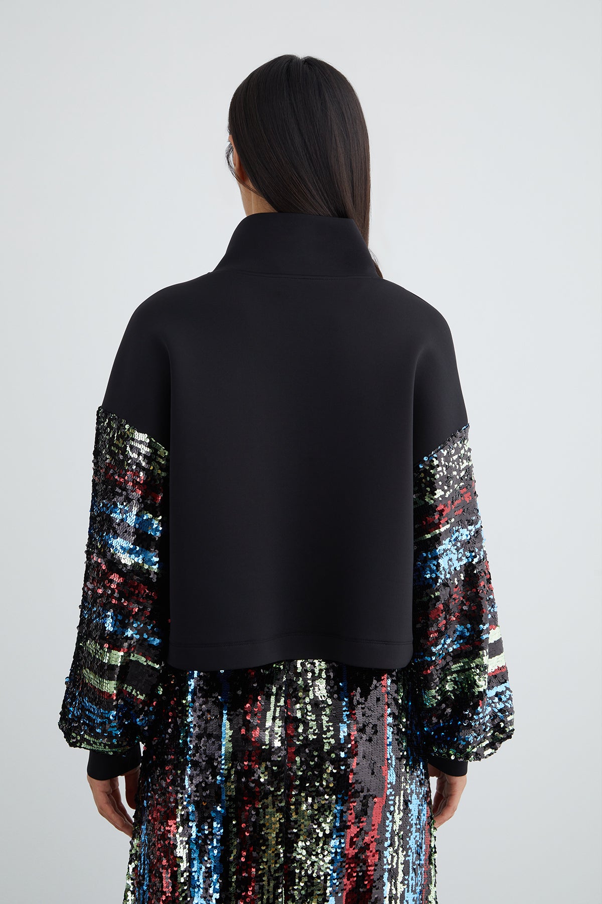 Ön Beden Özel Pano Desenli Pul Payet Kol Detaylı Dik Yaka Sweatshirt