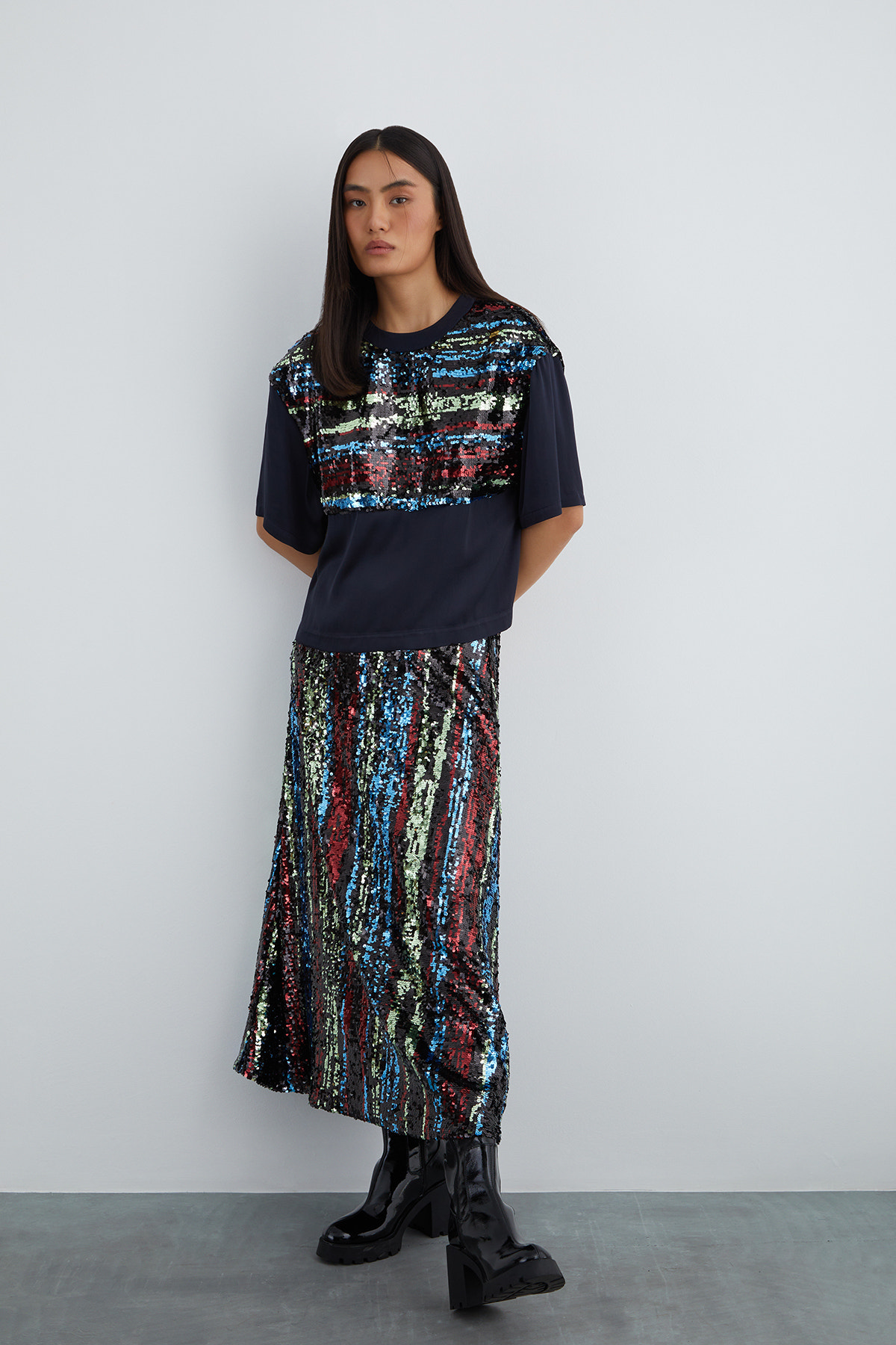 Üst Beden Payetli Payet Altı Saten Astarlı Kısa Kol Bluz