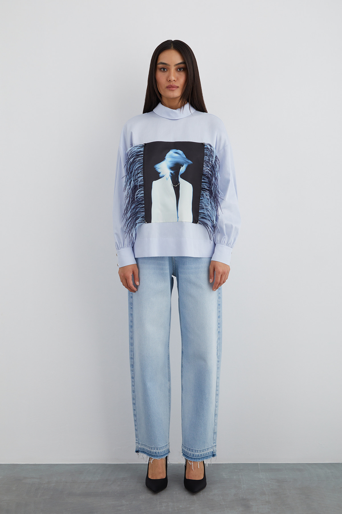 Özel Tüylü Pano Desen Detaylı Arka Beden Düğmeli Sweatshirt