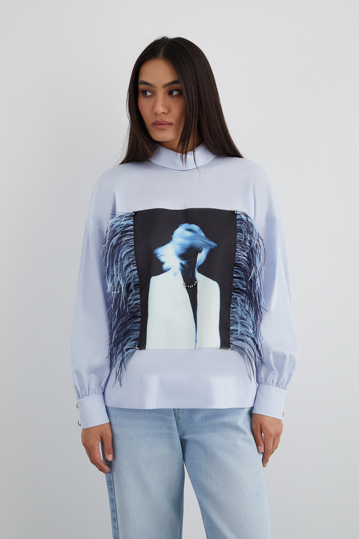 Özel Tüylü Pano Desen Detaylı Arka Beden Düğmeli Sweatshirt