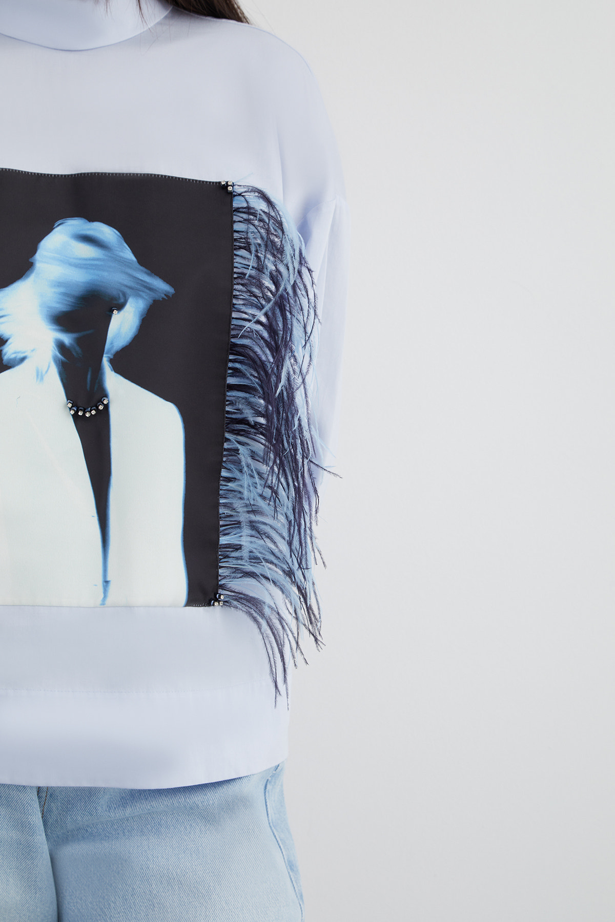 Özel Tüylü Pano Desen Detaylı Arka Beden Düğmeli Sweatshirt