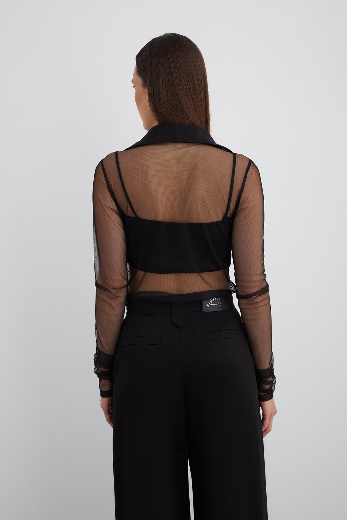 İçi Askılı Top Detaylı Alttan Çıtçıtlı Tül Bluz.