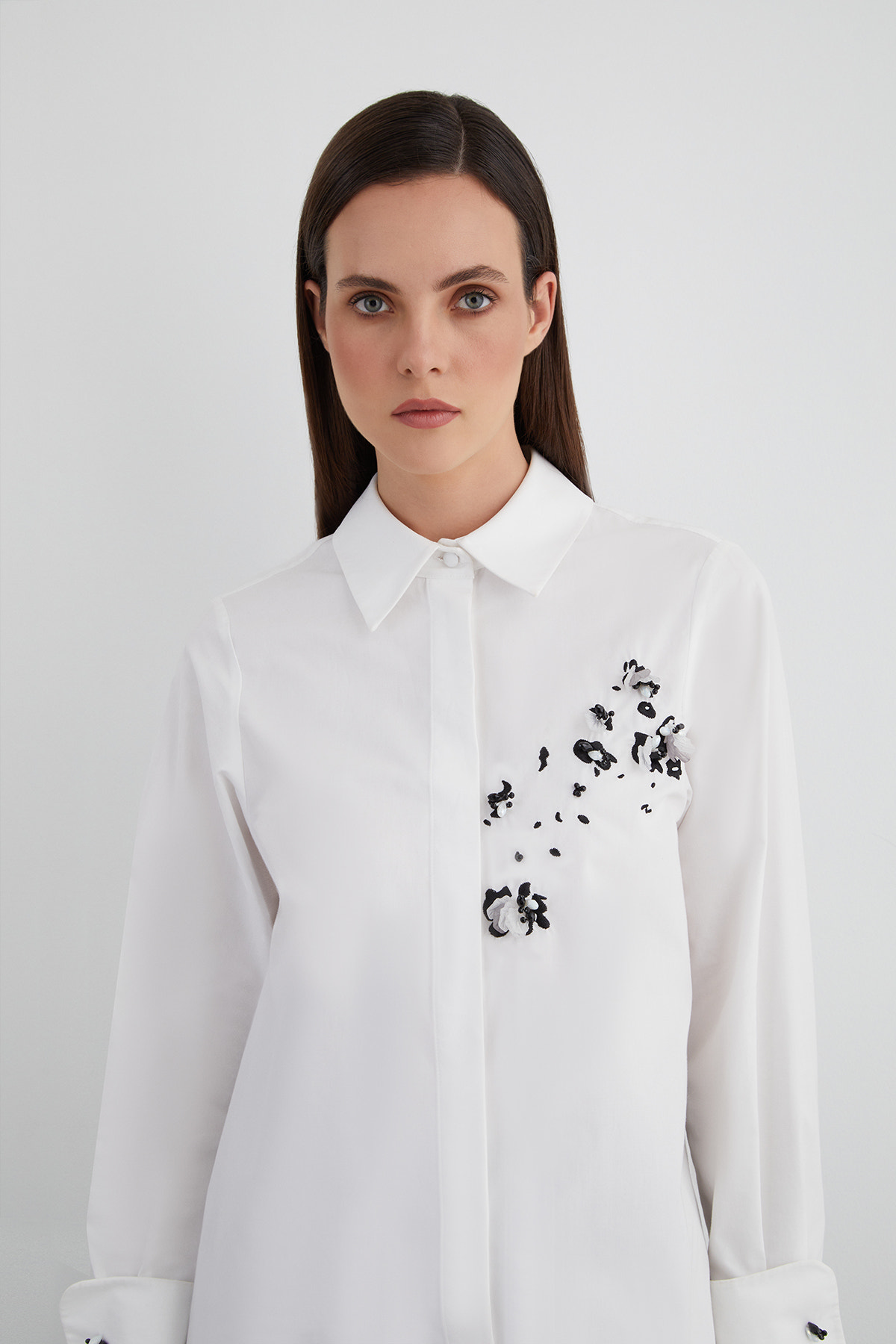 İşlemeli Nakış Detaylı Uzun Kollu Gömlek