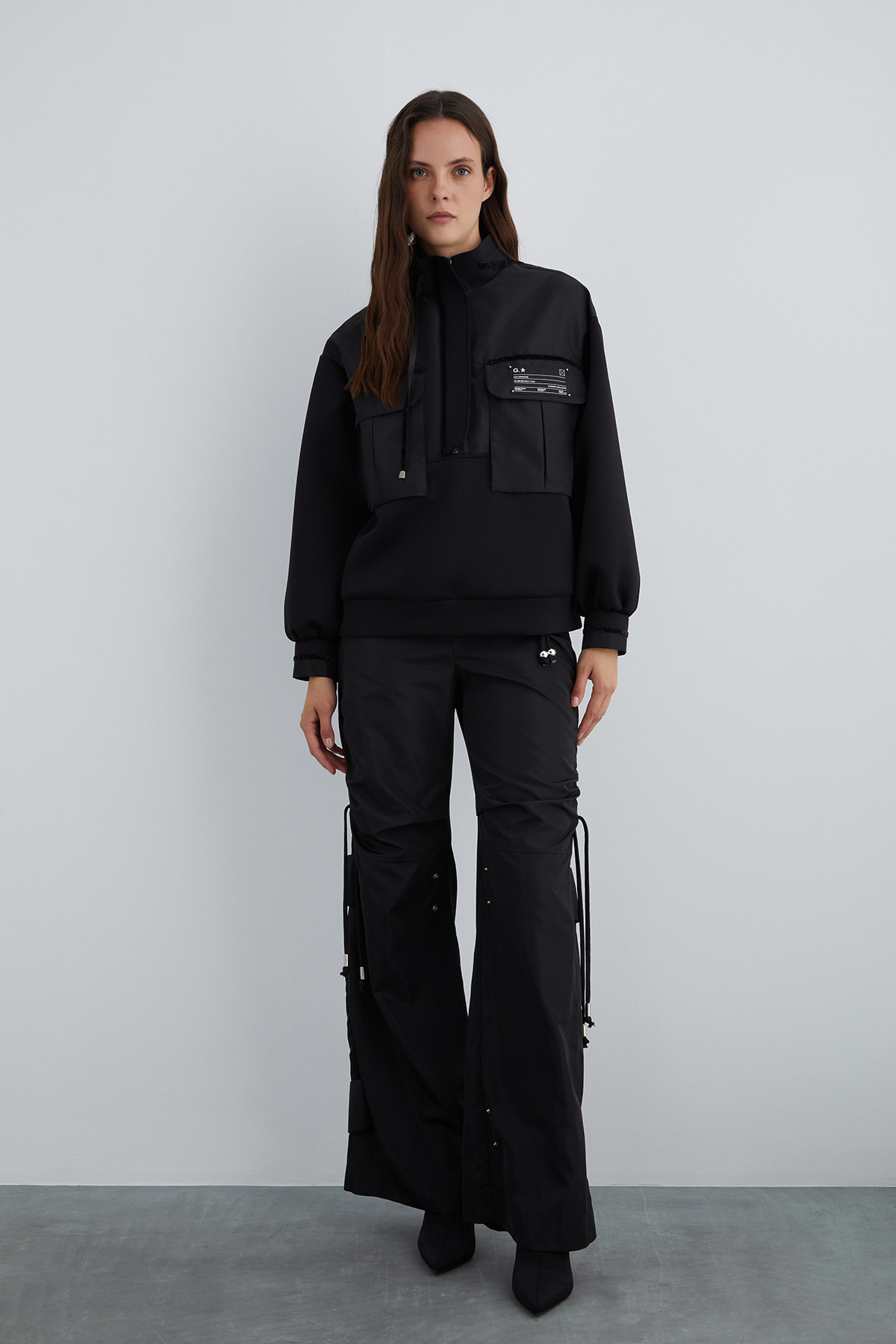 Etiket Detaylı Geniş Cep Sweatshirt