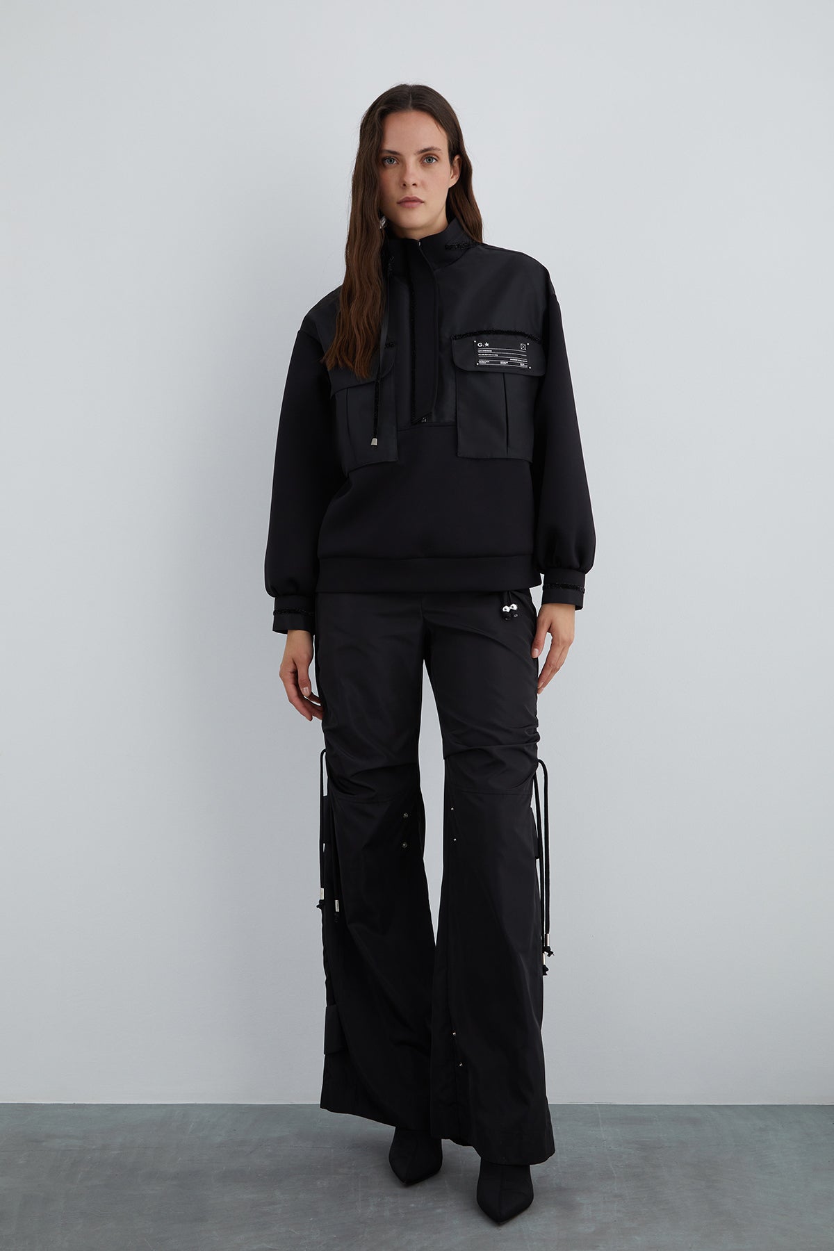 Etiket Detaylı Geniş Cep Sweatshirt