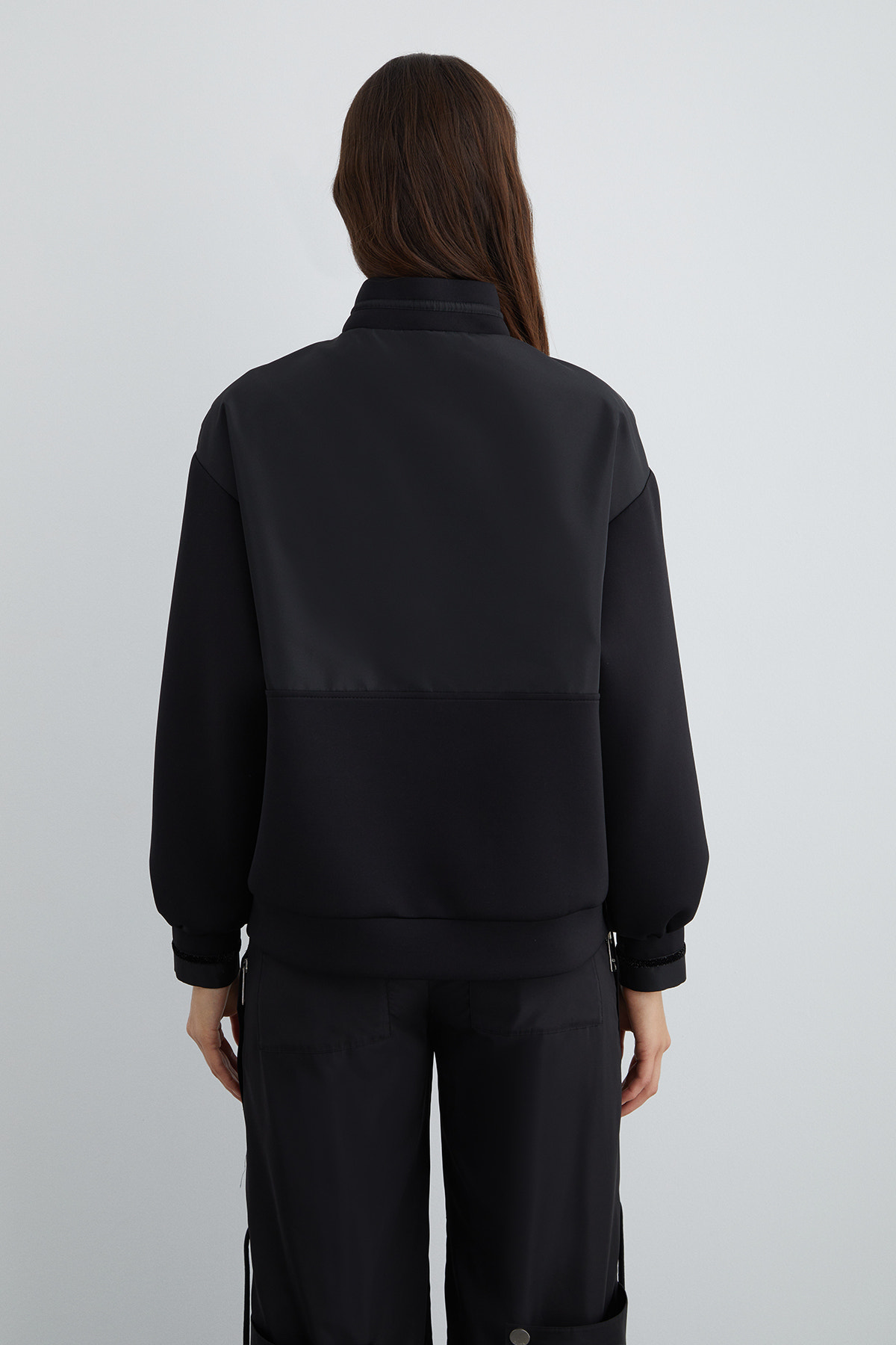 Etiket Detaylı Geniş Cep Sweatshirt
