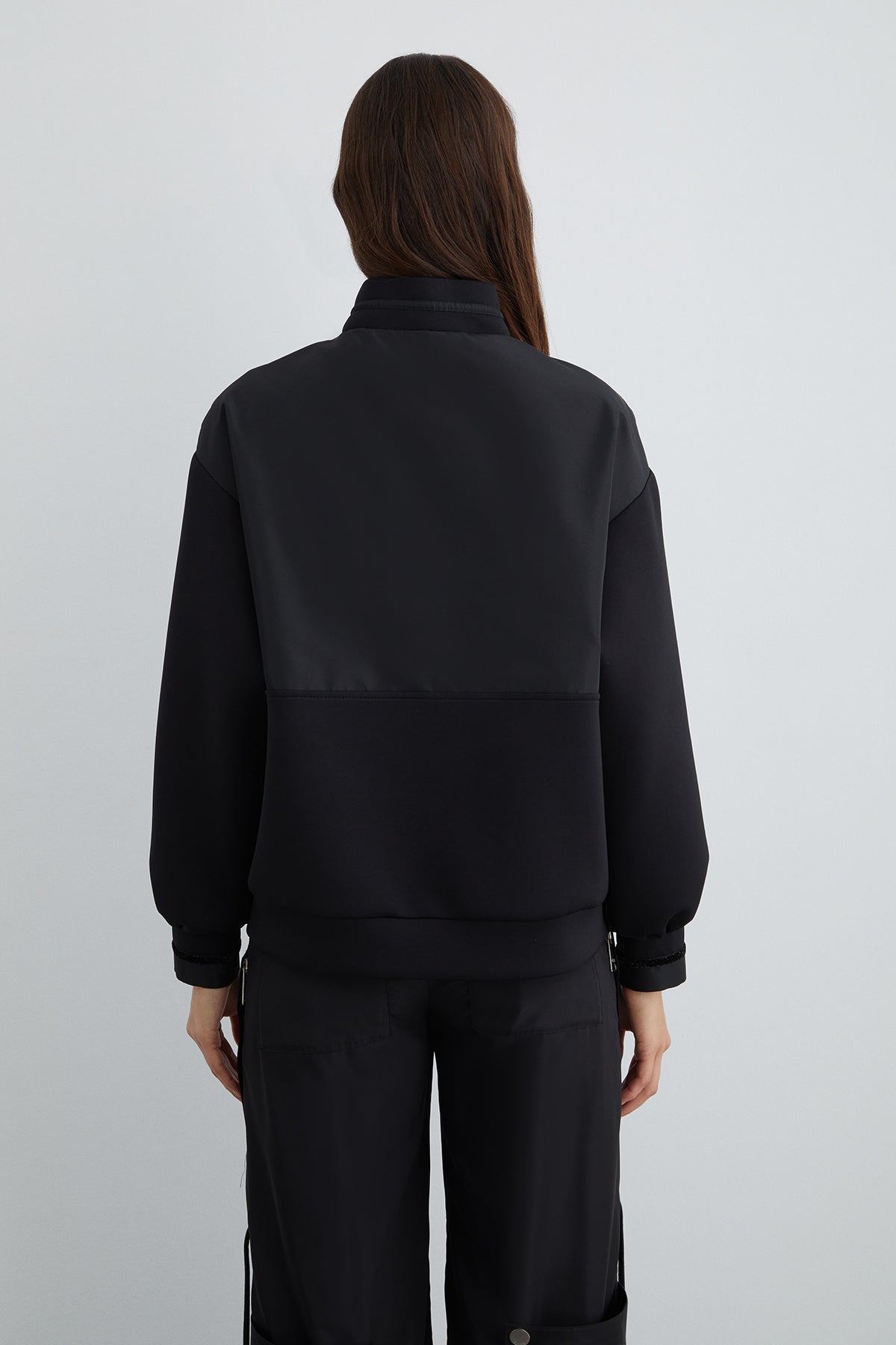 Etiket Detaylı Geniş Cep Sweatshirt