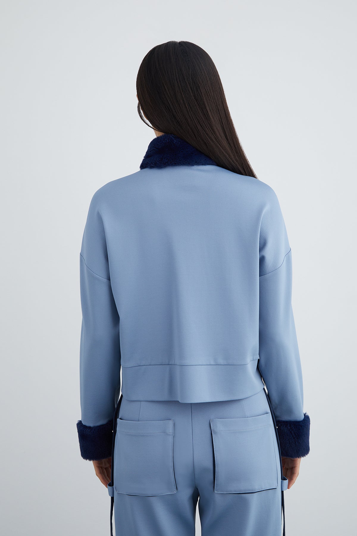 Taşlı Aksesuar Detaylı Kol Ucu Peluş Sweatshirt