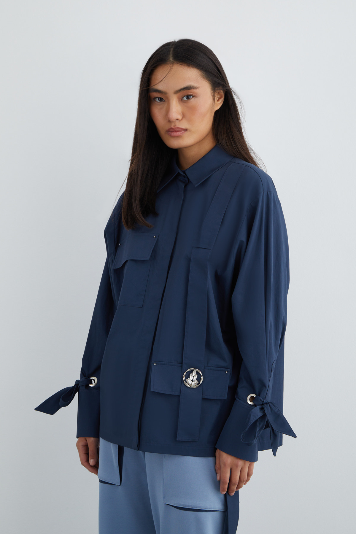 Taşlı Aksesuar Süslemeli Kol Detay Poplin Gömlek