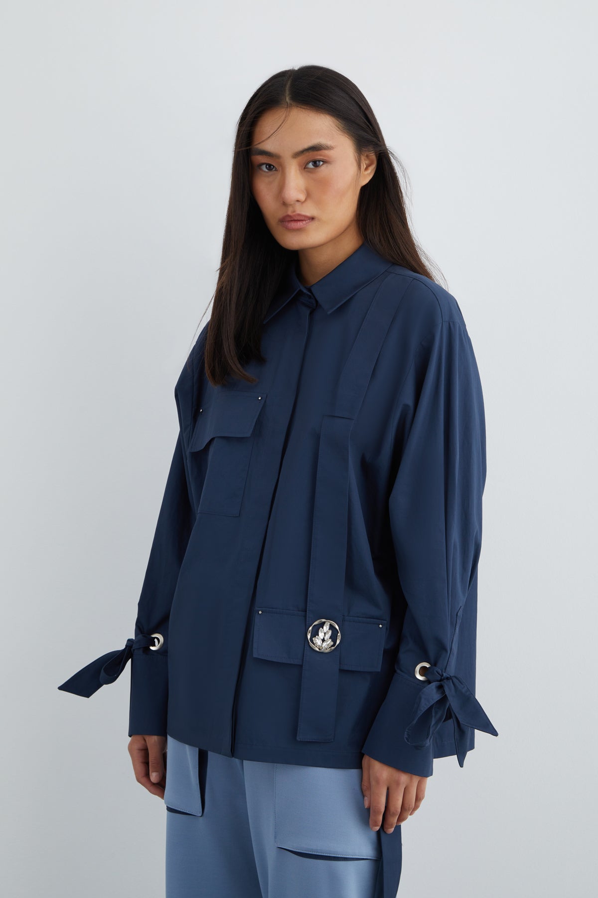 Taşlı Aksesuar Süslemeli Kol Detay Poplin Gömlek