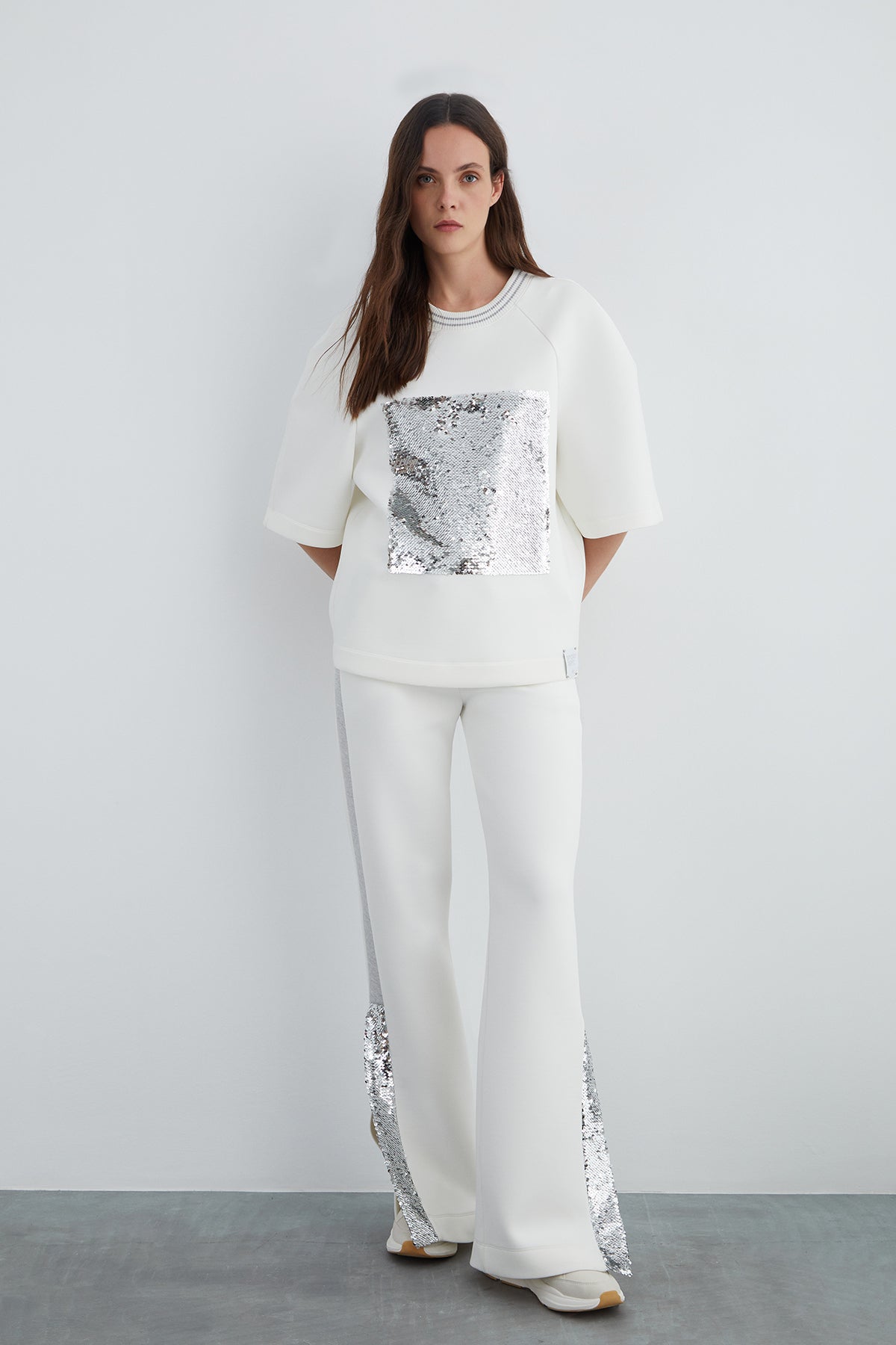 Ön Beden Payet Detaylı Yakası Ribanalı T-shirt