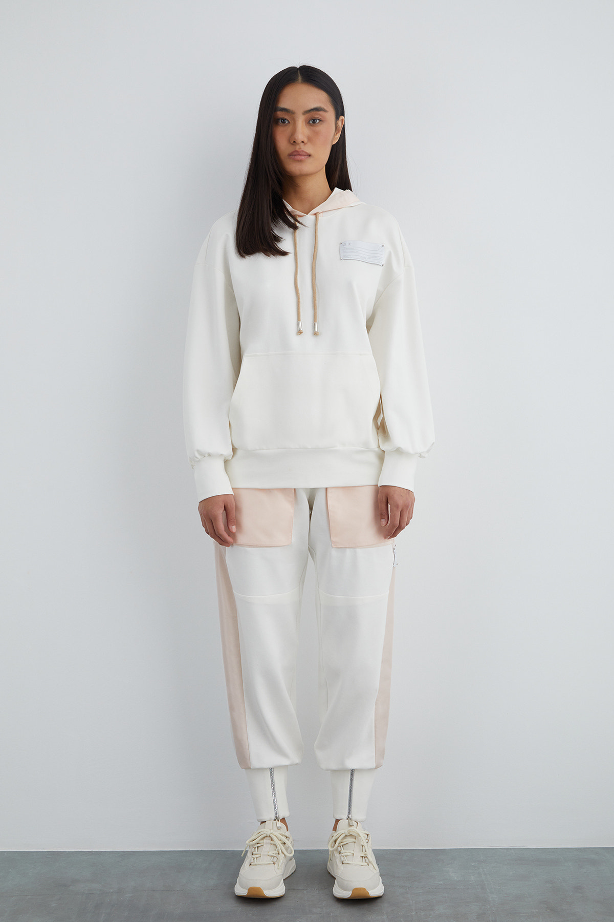 Arka Beden Nakış Detaylı Kapüşonlu Sweatshirt