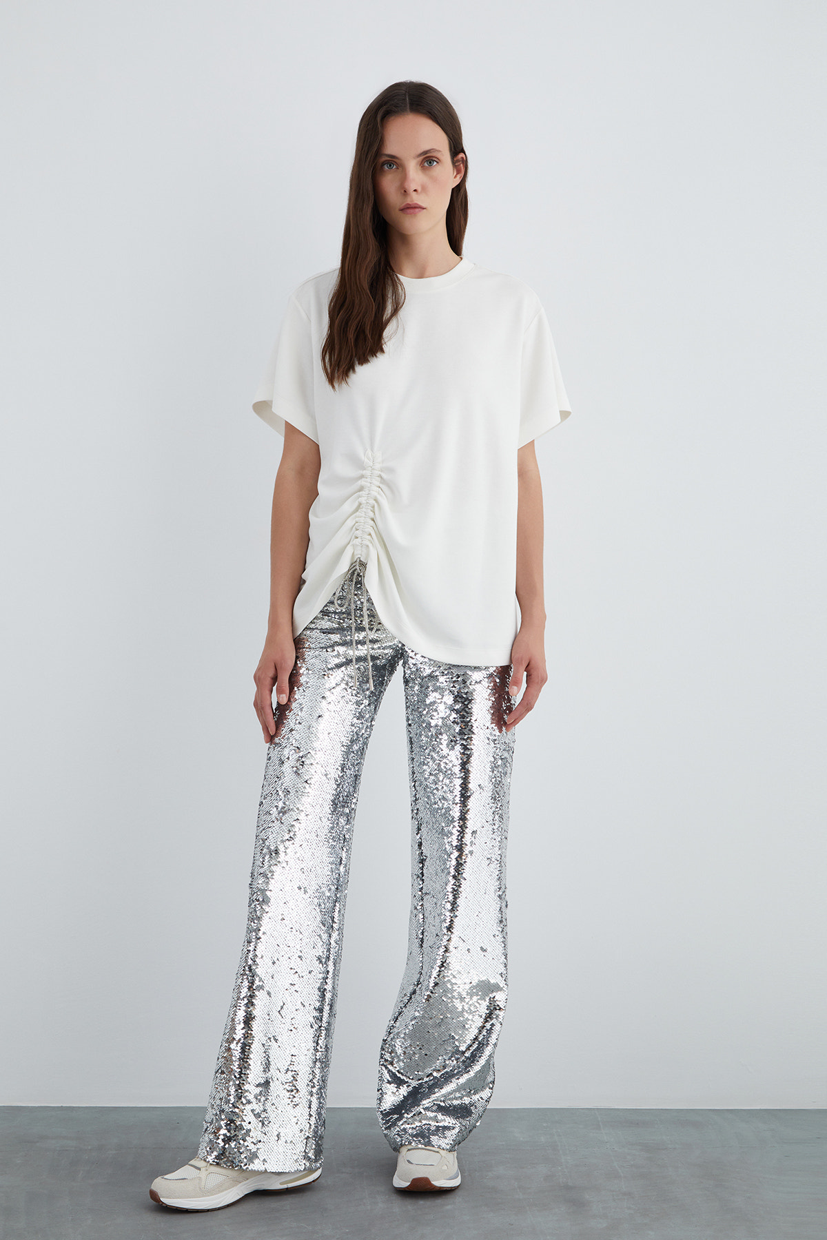 Önü Büzgü Detay Arka Beden Etiketli Kısa Kol T-Shirt