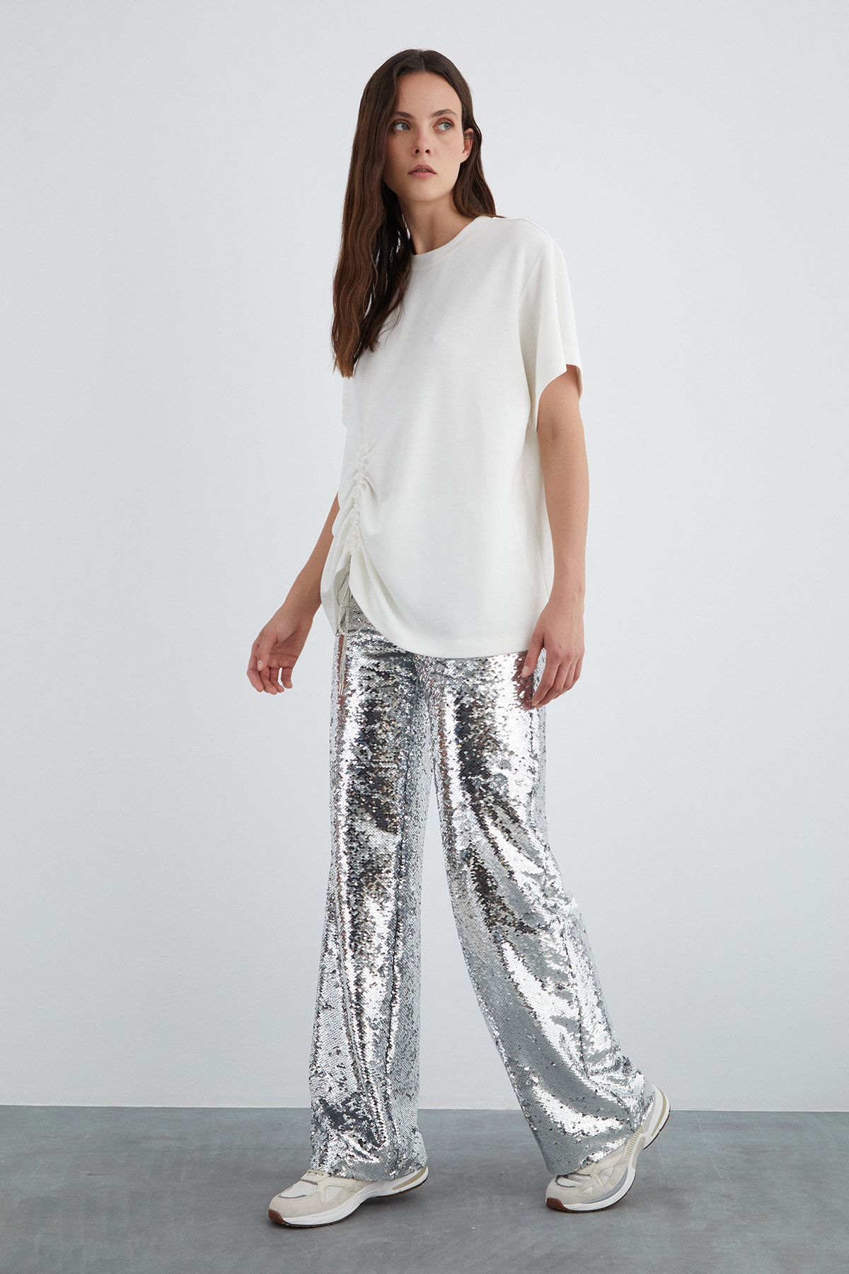 Önü Büzgü Detay Arka Beden Etiketli Kısa Kol T-Shirt