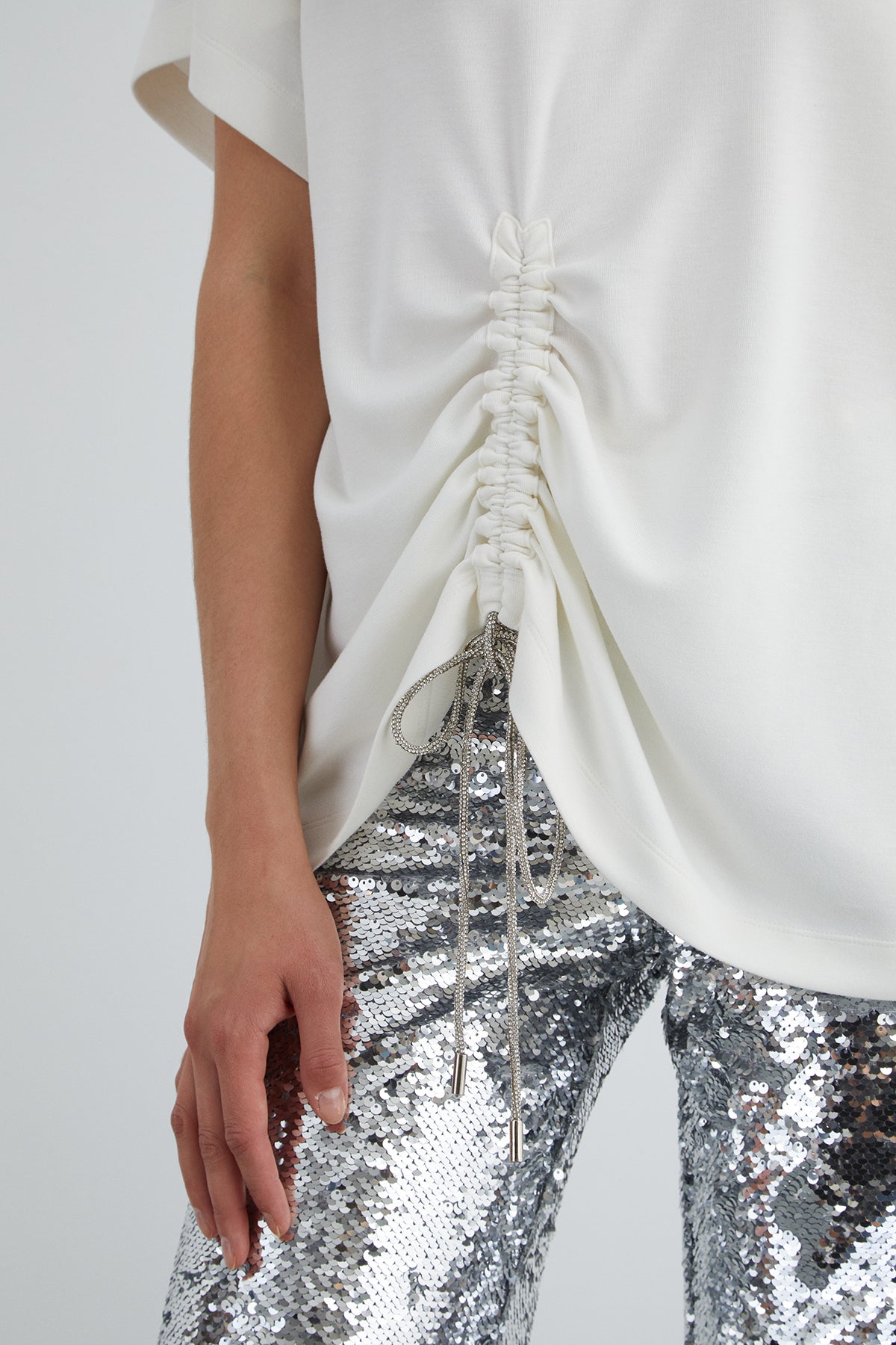 Önü Büzgü Detay Arka Beden Etiketli Kısa Kol Bluz