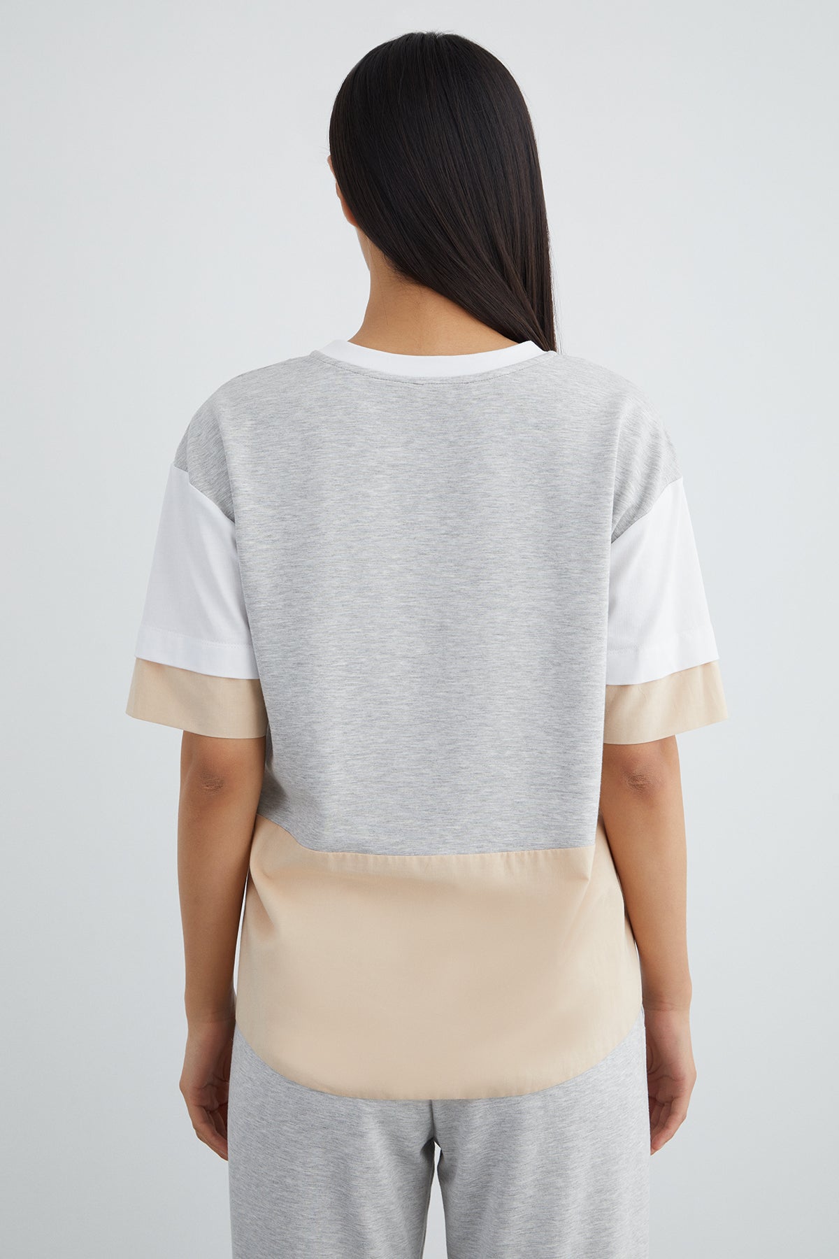 Ön Beden Etiket Detaylı Asimetrik Model T-shirt