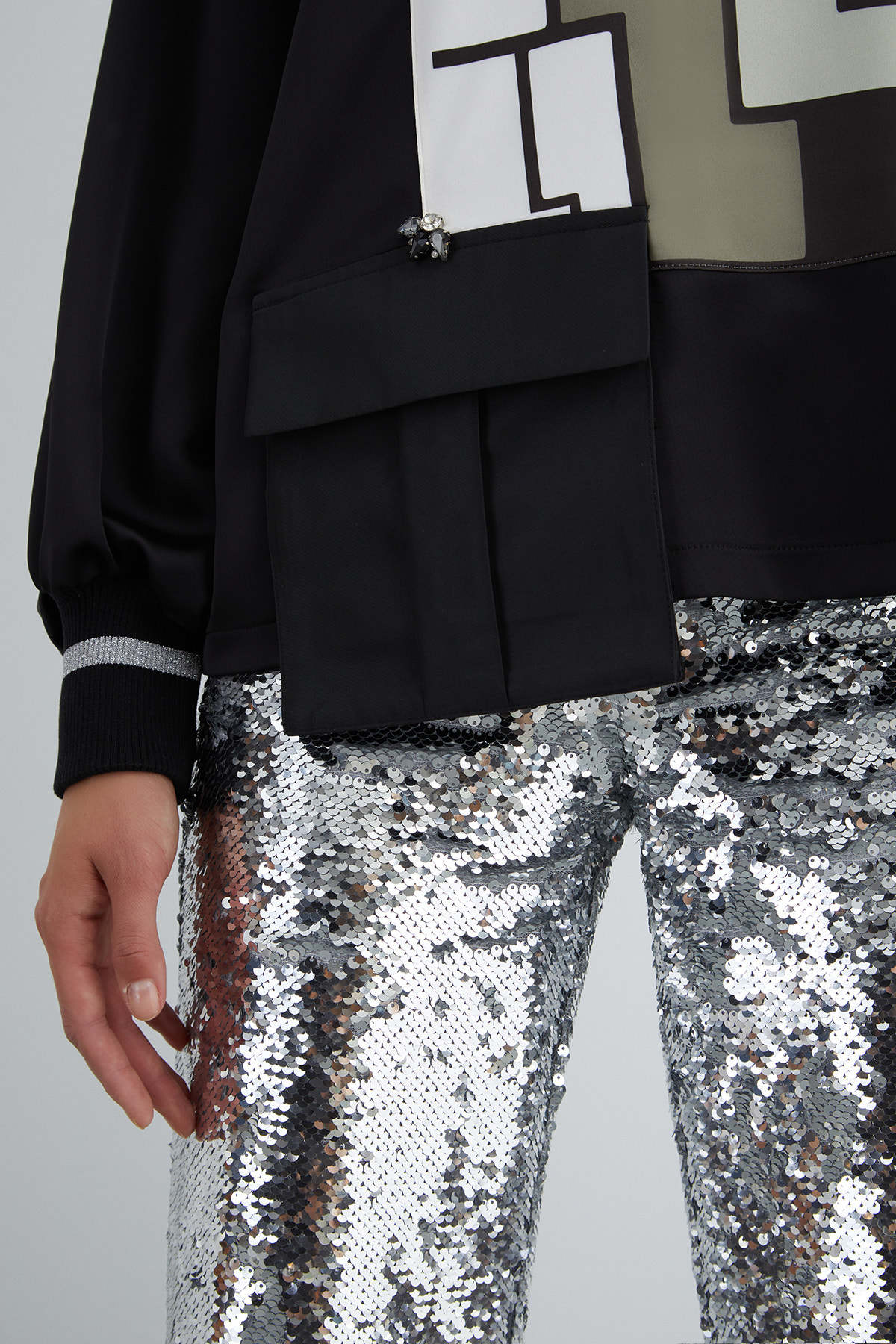 Ön Özel Desen Triko Bantlı Dik Yaka Bluz