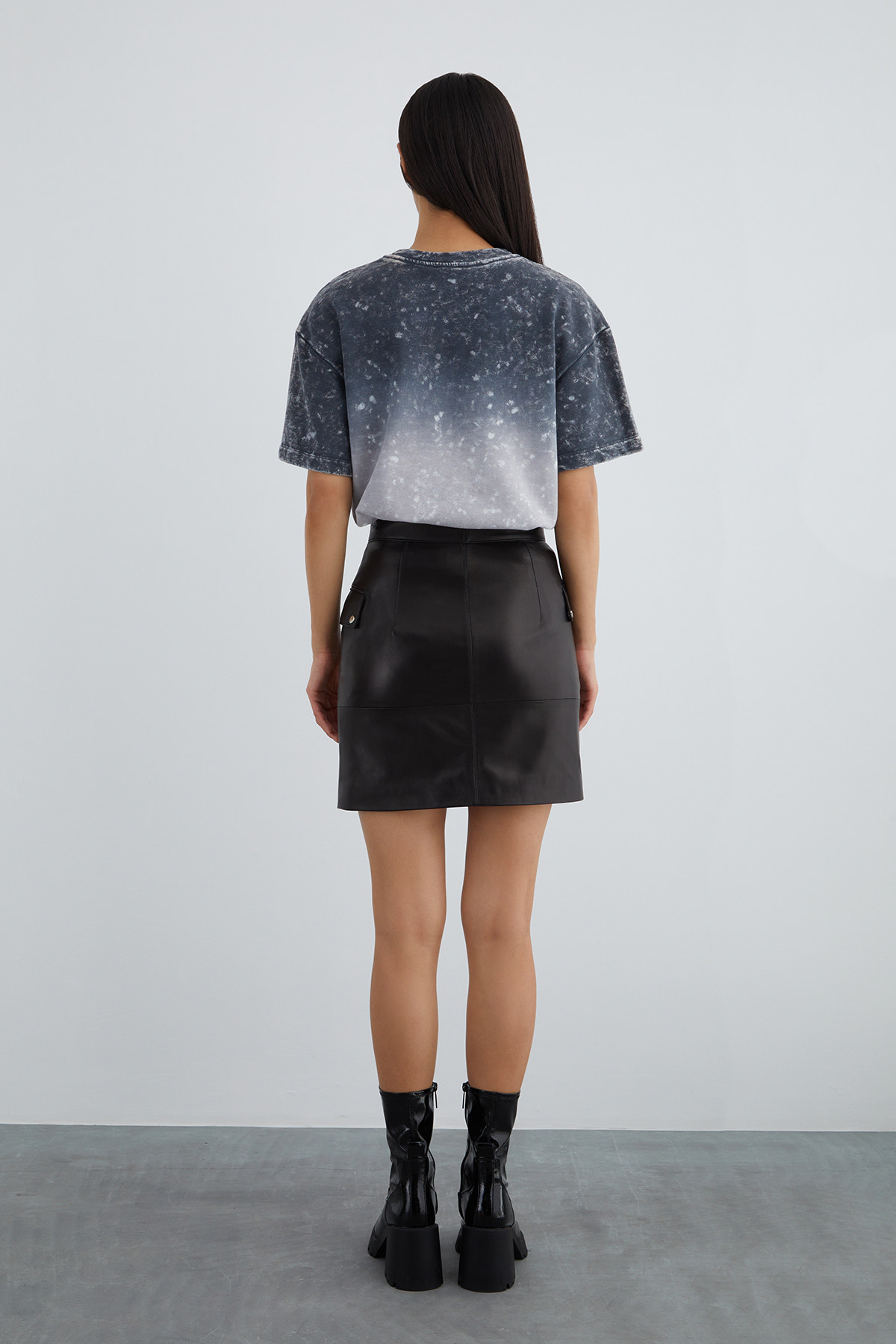 Cep Kapak Detaylı Önden Fermuarlı Deri Etek