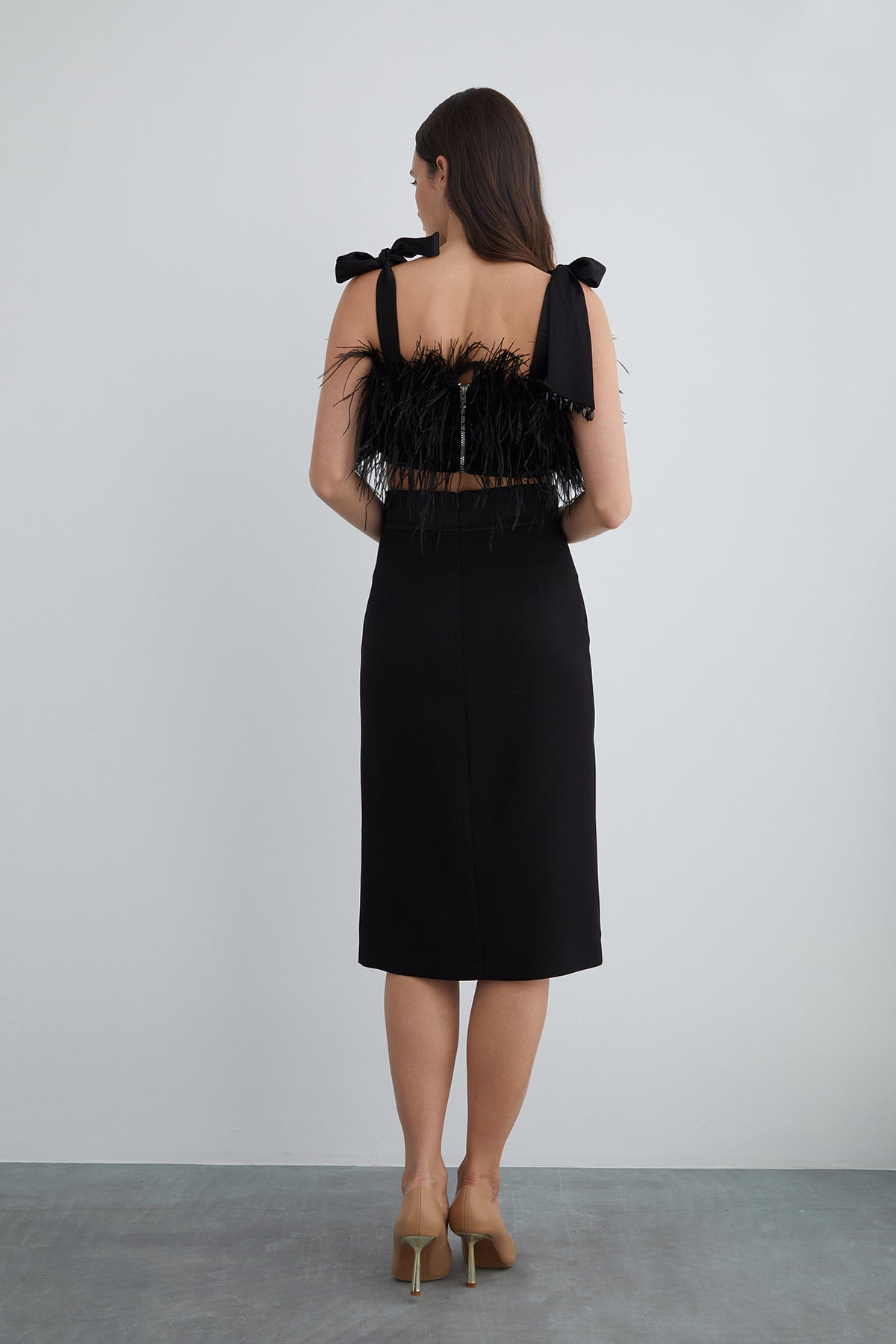 Ön Orta Yırtmaçlı Düz Form Etek