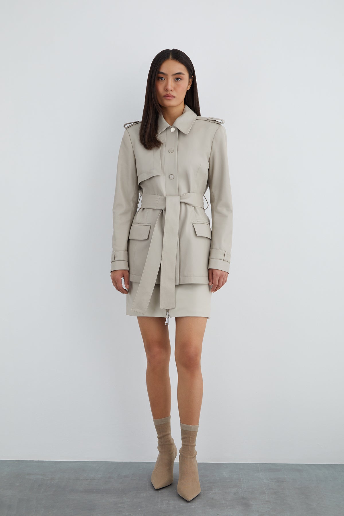 Omuz Apolet Detaylı Kuşaklı Yırtmaçlı Deri Ceket